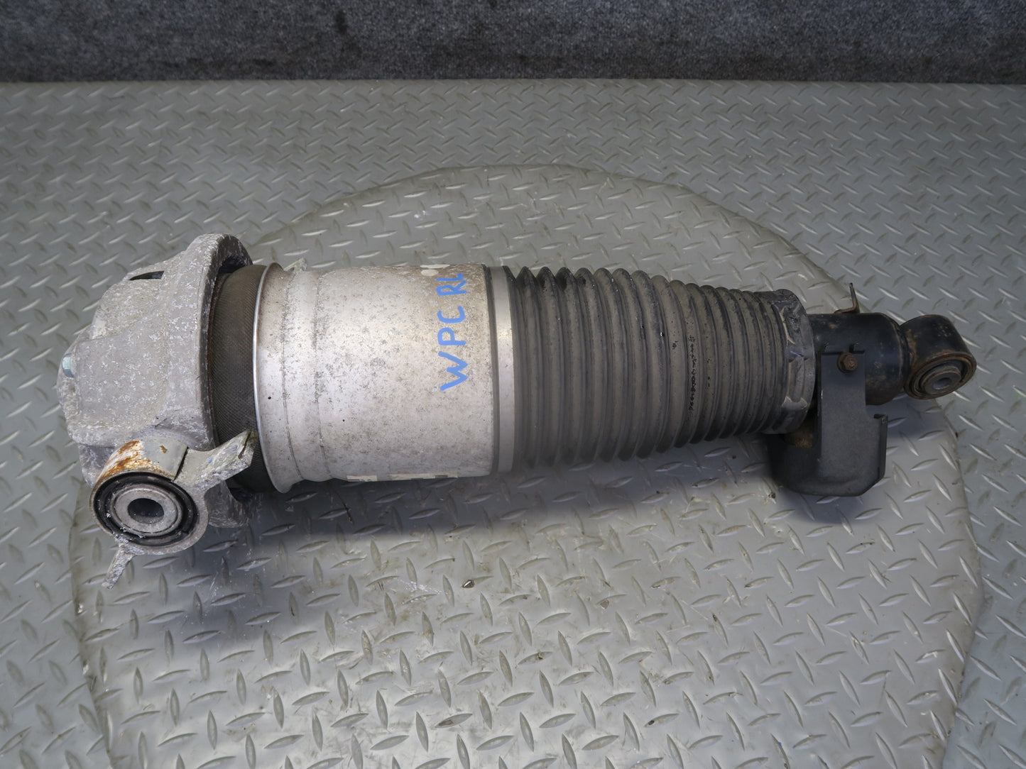 2003-2006 Porsche Cayenne 955 Turbo Rear Left Air Strut Shock Absorber
