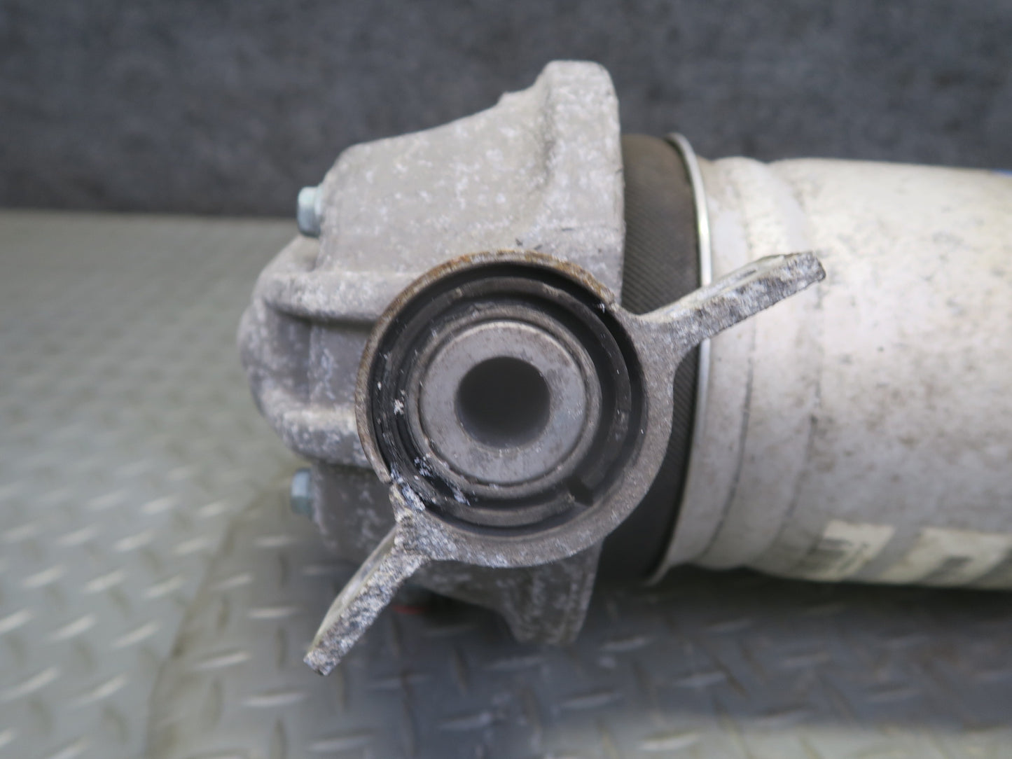 2003-2006 Porsche Cayenne 955 Turbo Rear Left Air Strut Shock Absorber