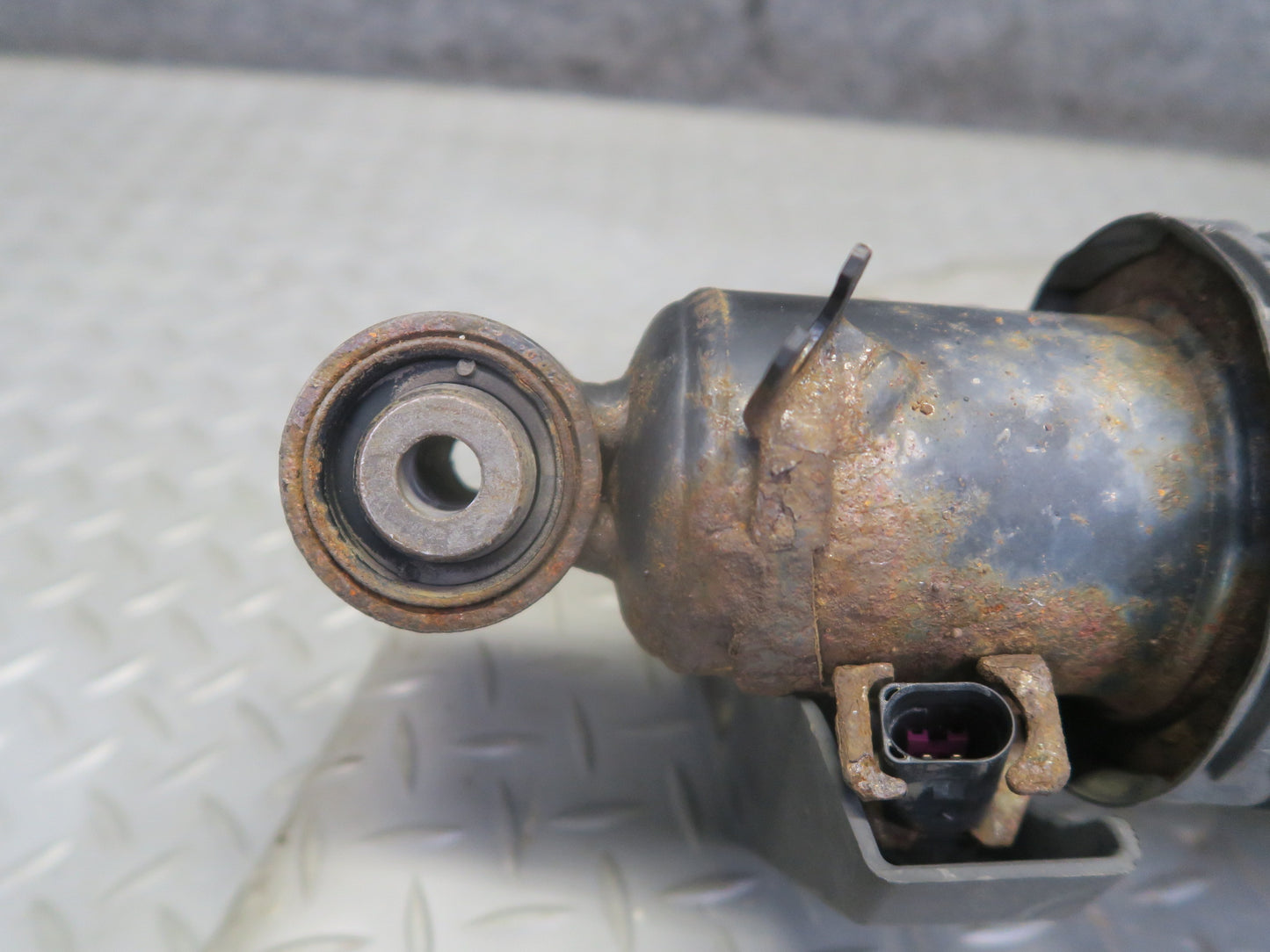2003-2006 Porsche Cayenne 955 Turbo Rear Left Air Strut Shock Absorber