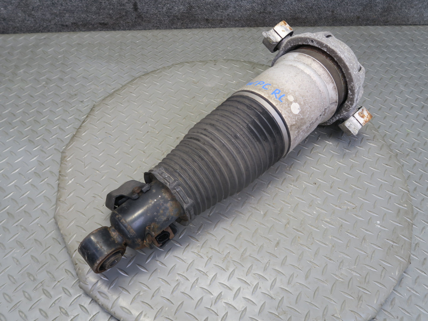 2003-2006 Porsche Cayenne 955 Turbo Rear Left Air Strut Shock Absorber