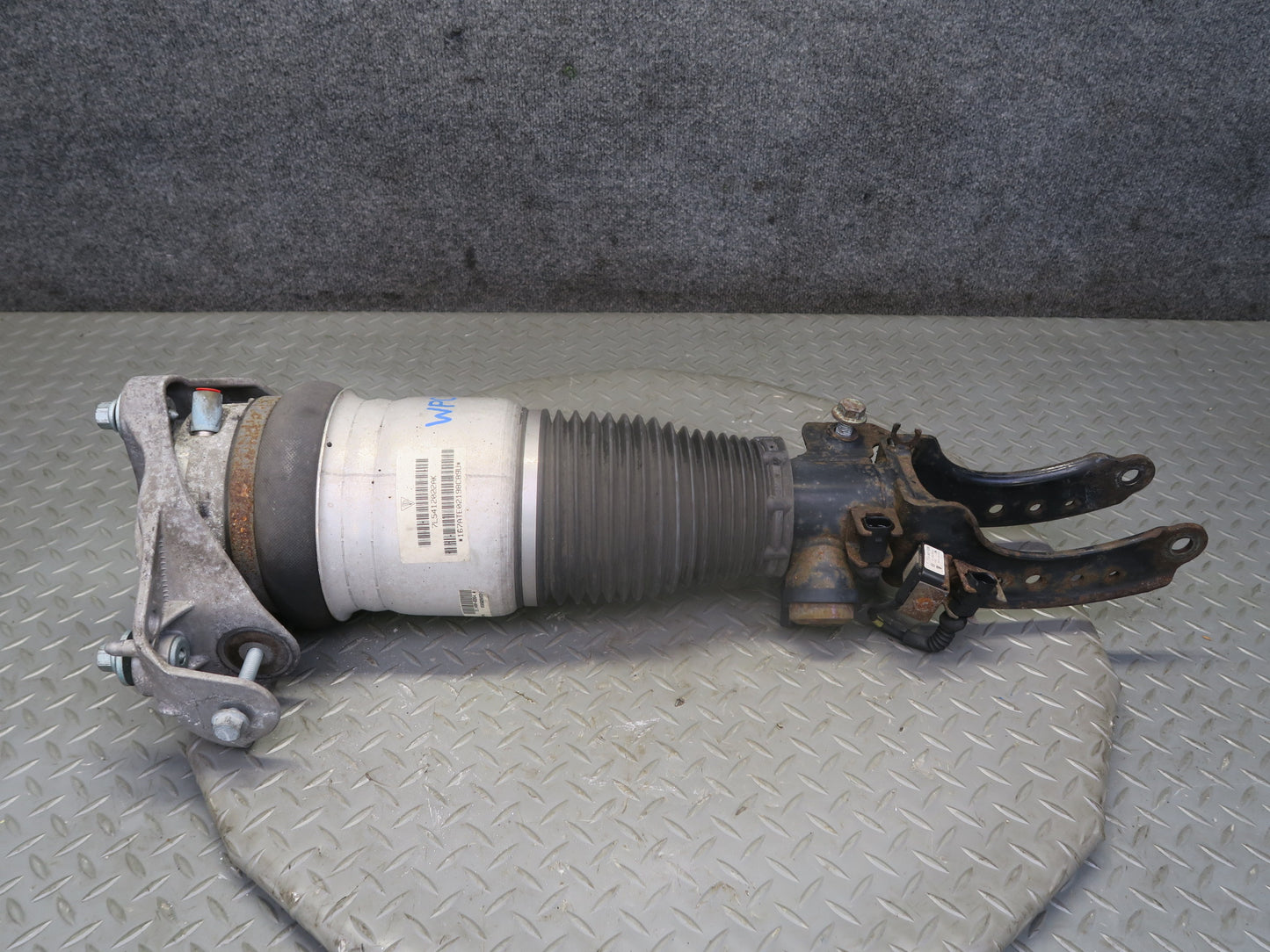 2003-2006 Porsche Cayenne 955 Turbo Front Right Air Strut Shock Absorber