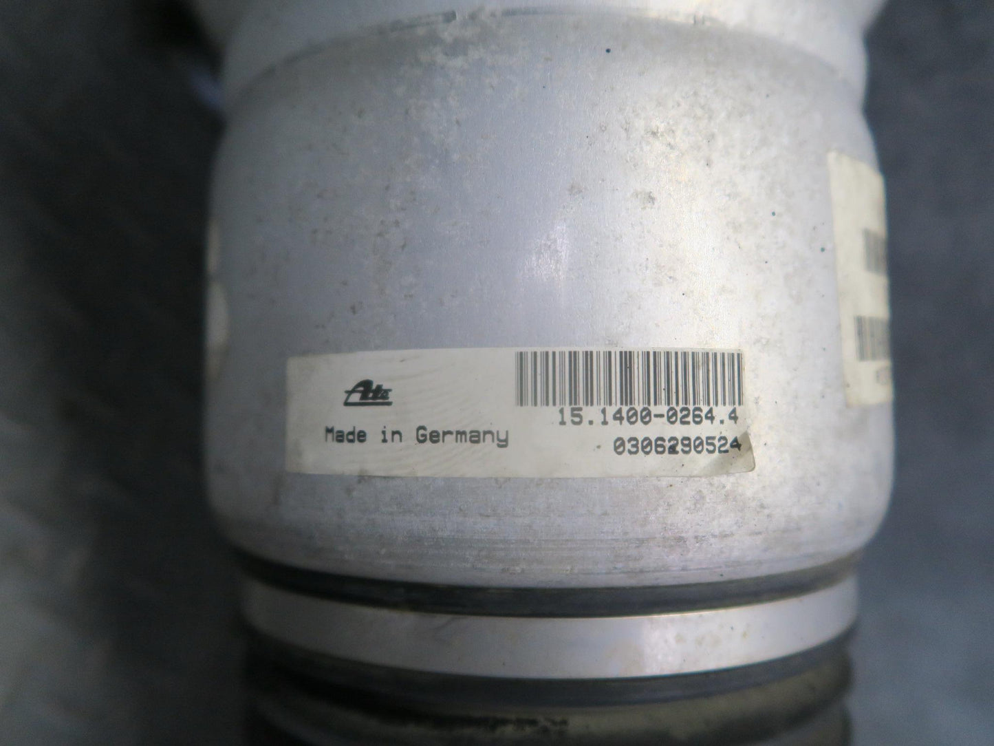 2003-2006 Porsche Cayenne 955 Turbo Front Right Air Strut Shock Absorber