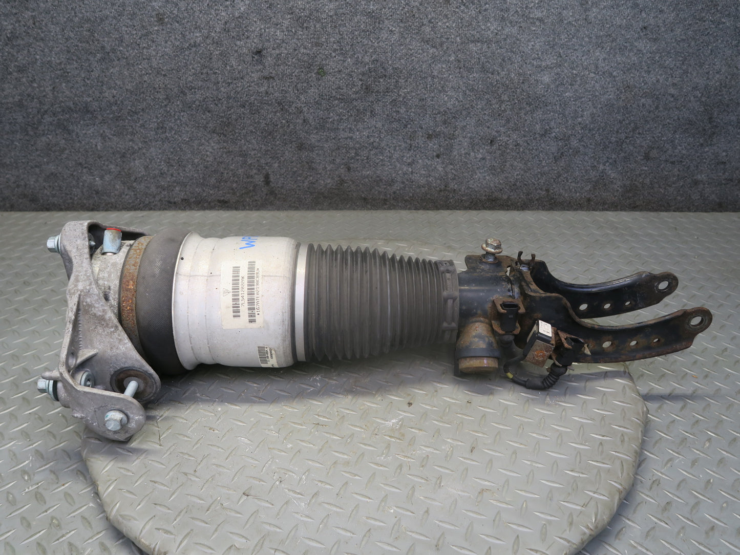 2003-2006 Porsche Cayenne 955 Turbo Front Right Air Strut Shock Absorber