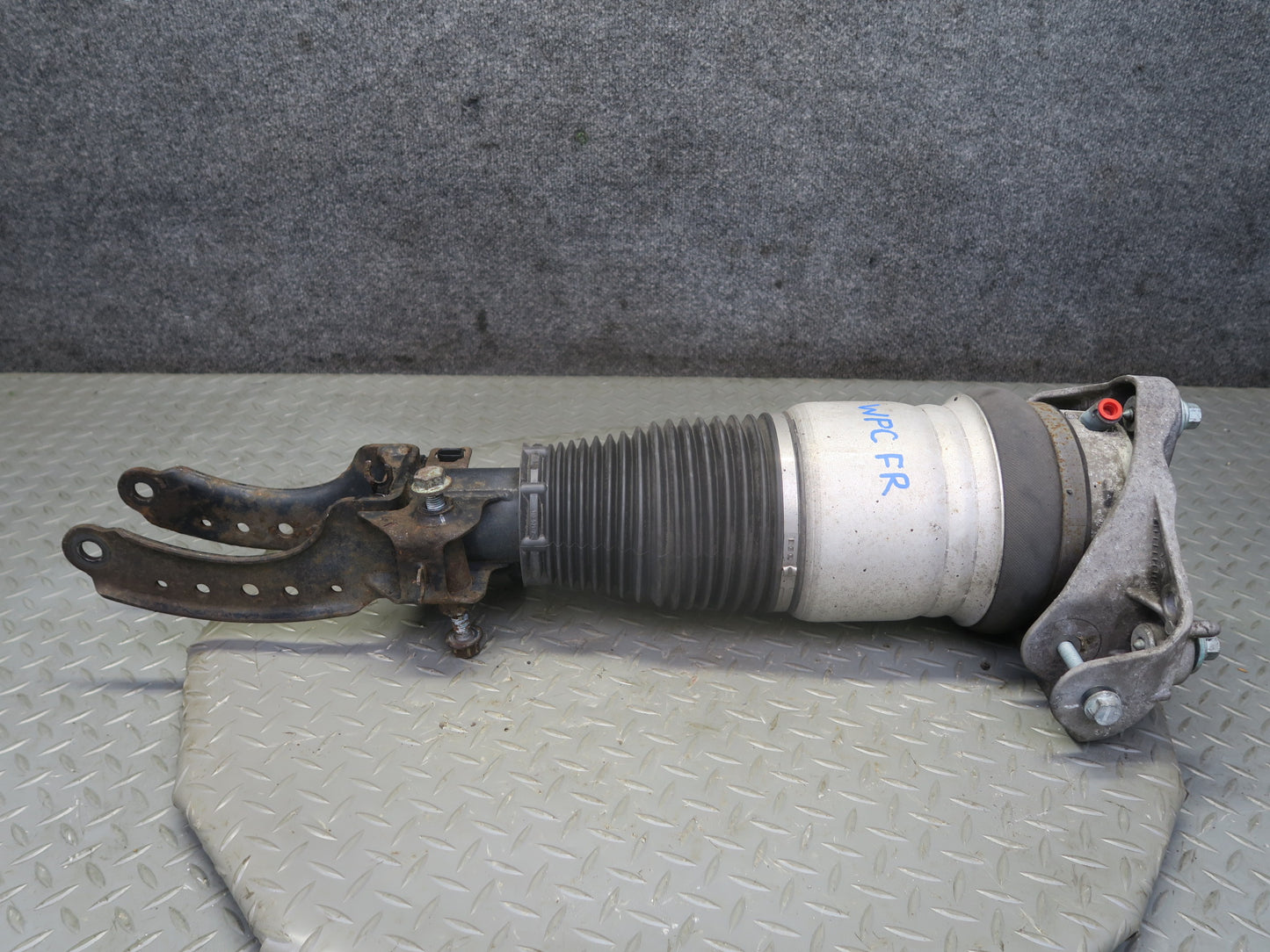2003-2006 Porsche Cayenne 955 Turbo Front Right Air Strut Shock Absorber