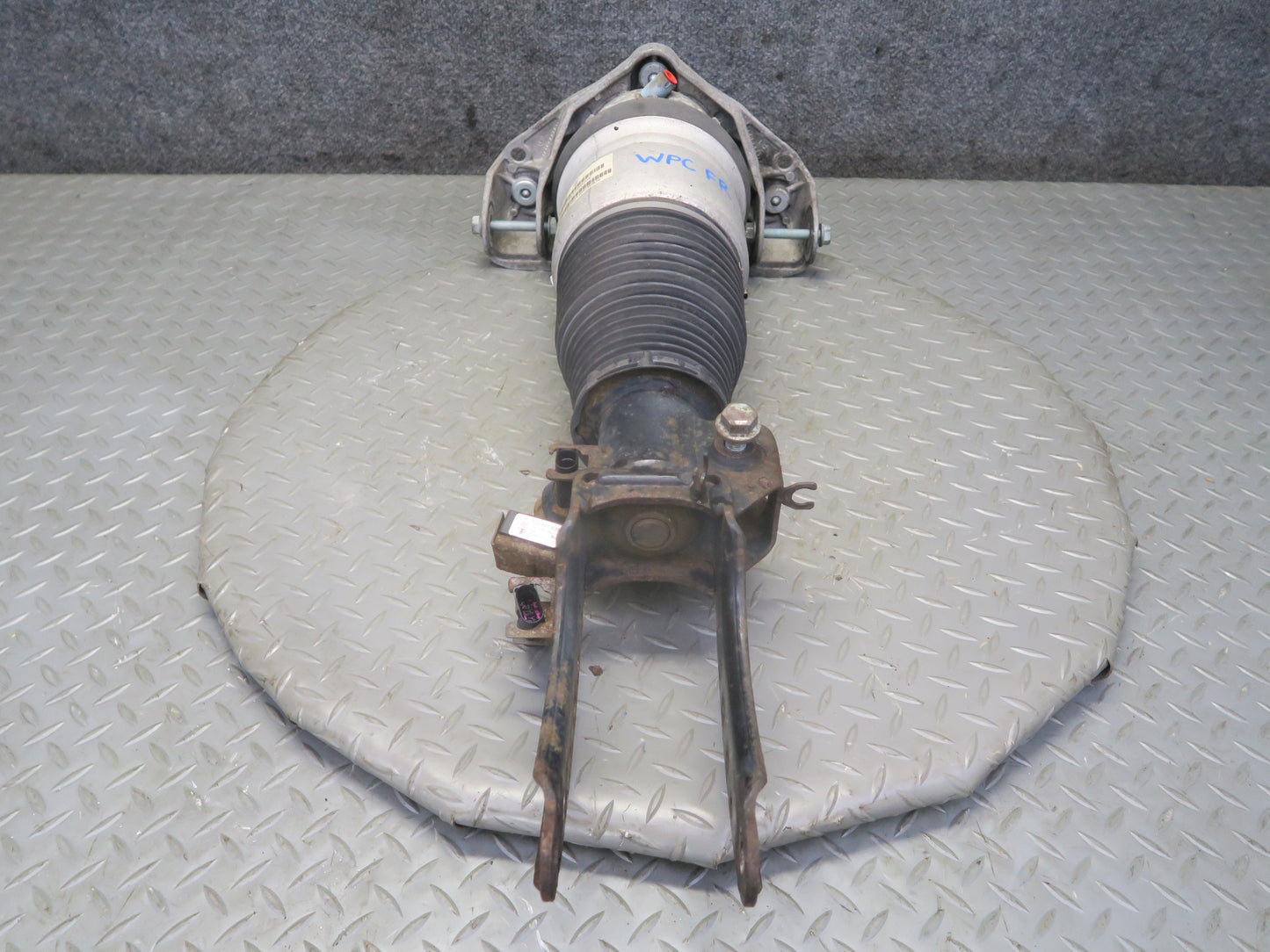 2003-2006 Porsche Cayenne 955 Turbo Front Right Air Strut Shock Absorber