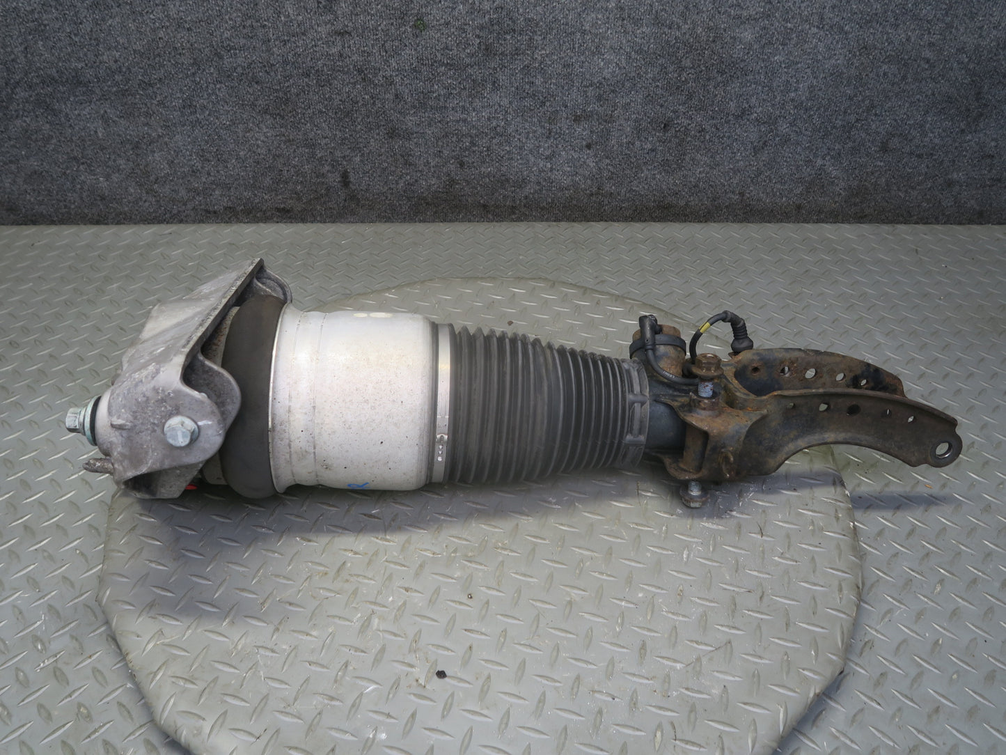 2003-2006 Porsche Cayenne 955 Turbo Front Right Air Strut Shock Absorber