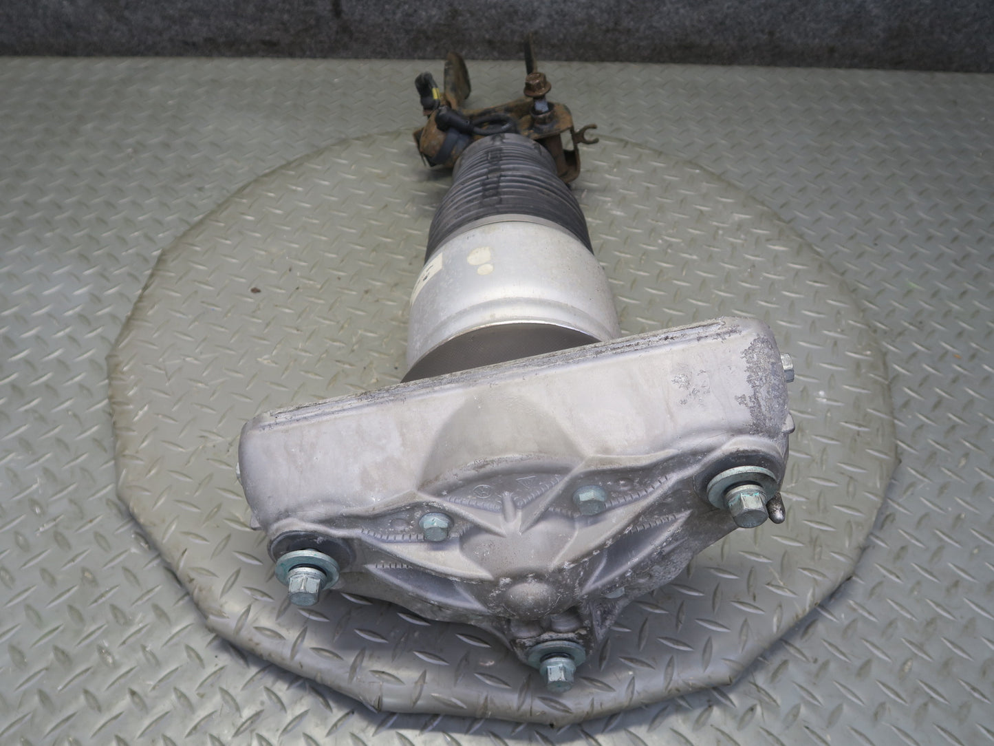 2003-2006 Porsche Cayenne 955 Turbo Front Right Air Strut Shock Absorber