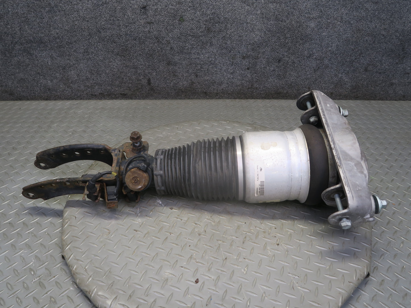 2003-2006 Porsche Cayenne 955 Turbo Front Right Air Strut Shock Absorber