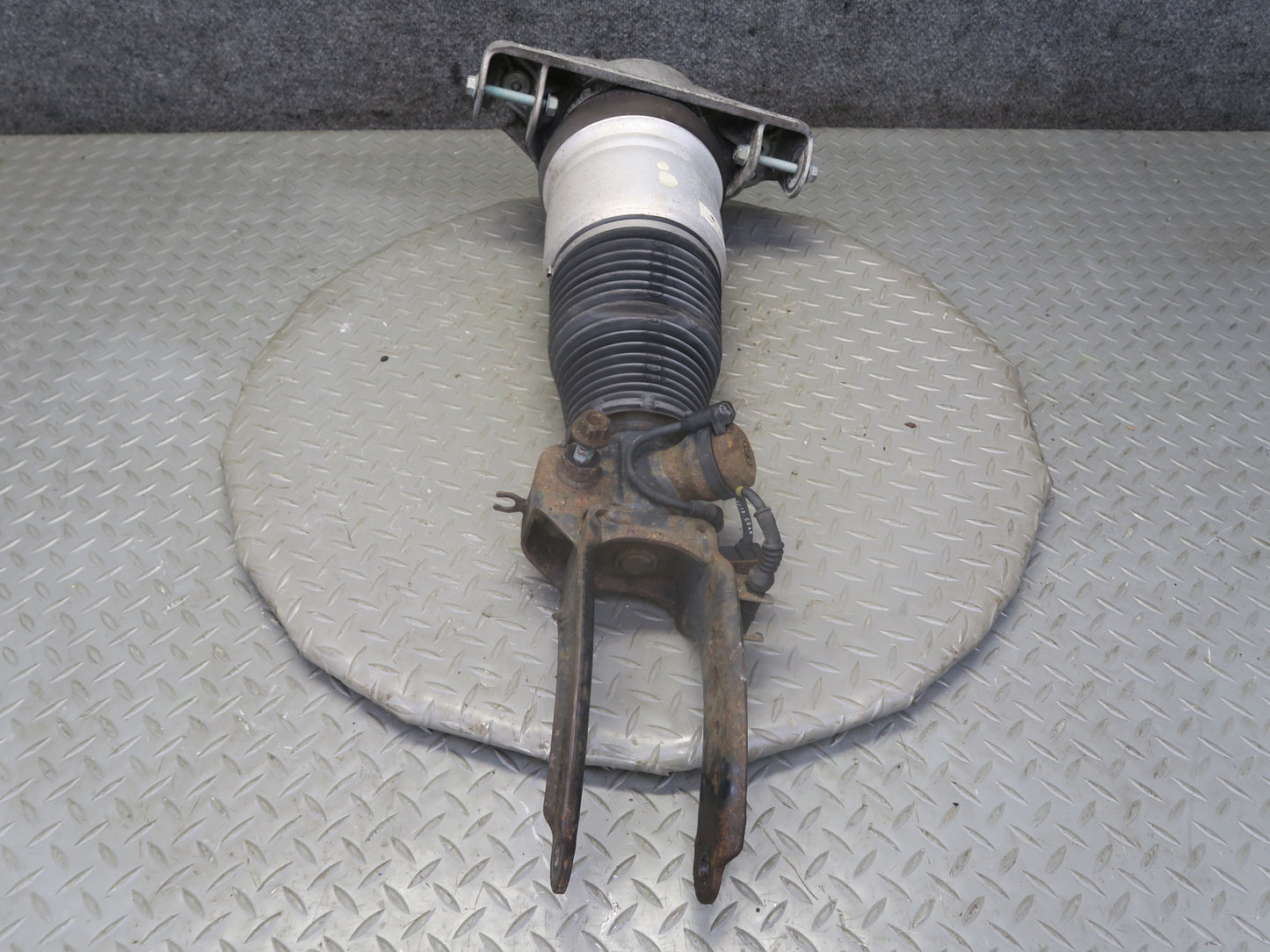 2003-2006 Porsche Cayenne 955 Turbo Front Right Air Strut Shock Absorber