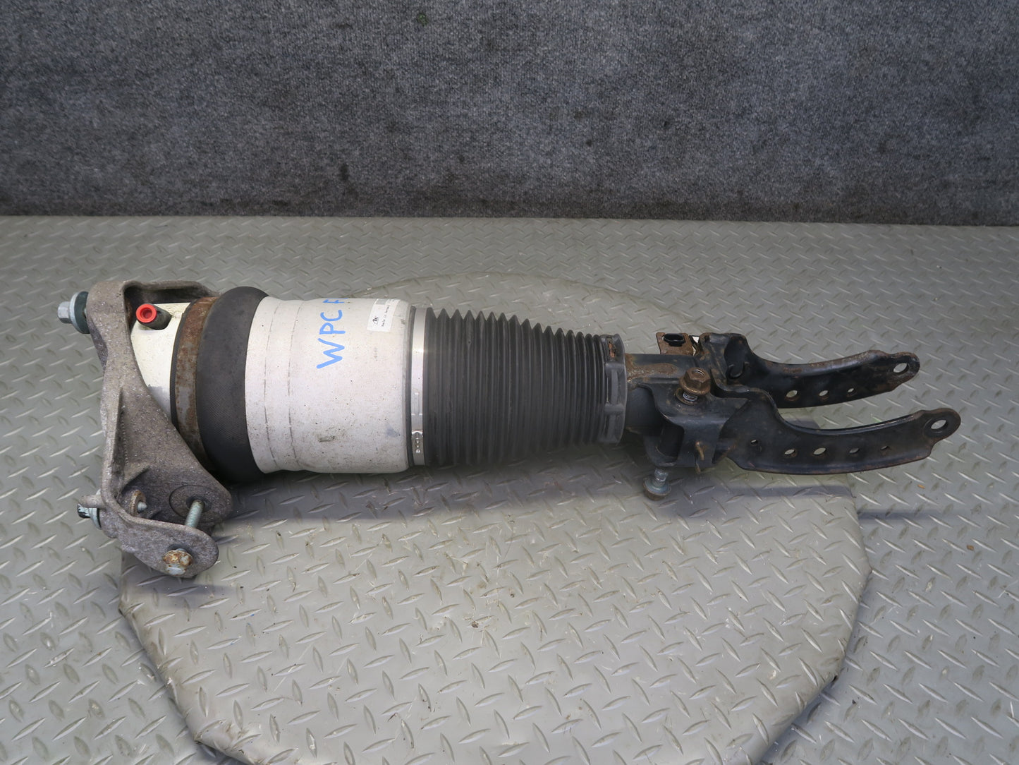 2003-2006 Porsche Cayenne 955 Turbo Front Left Air Strut Shock Absorber