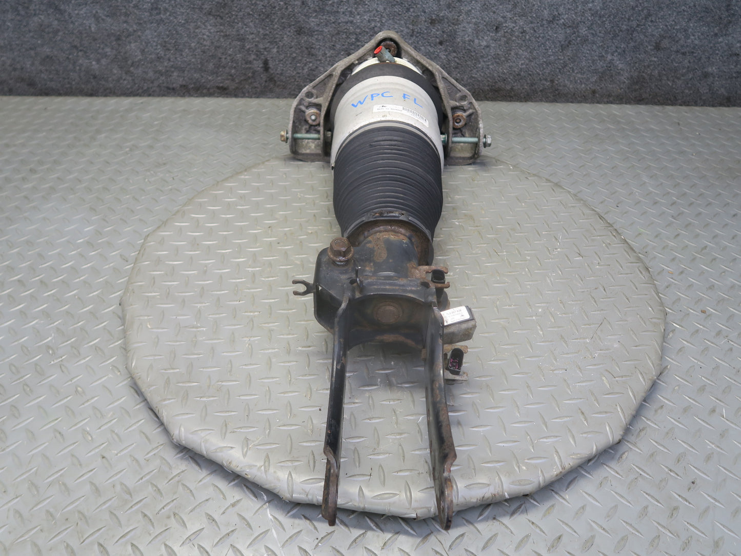 2003-2006 Porsche Cayenne 955 Turbo Front Left Air Strut Shock Absorber