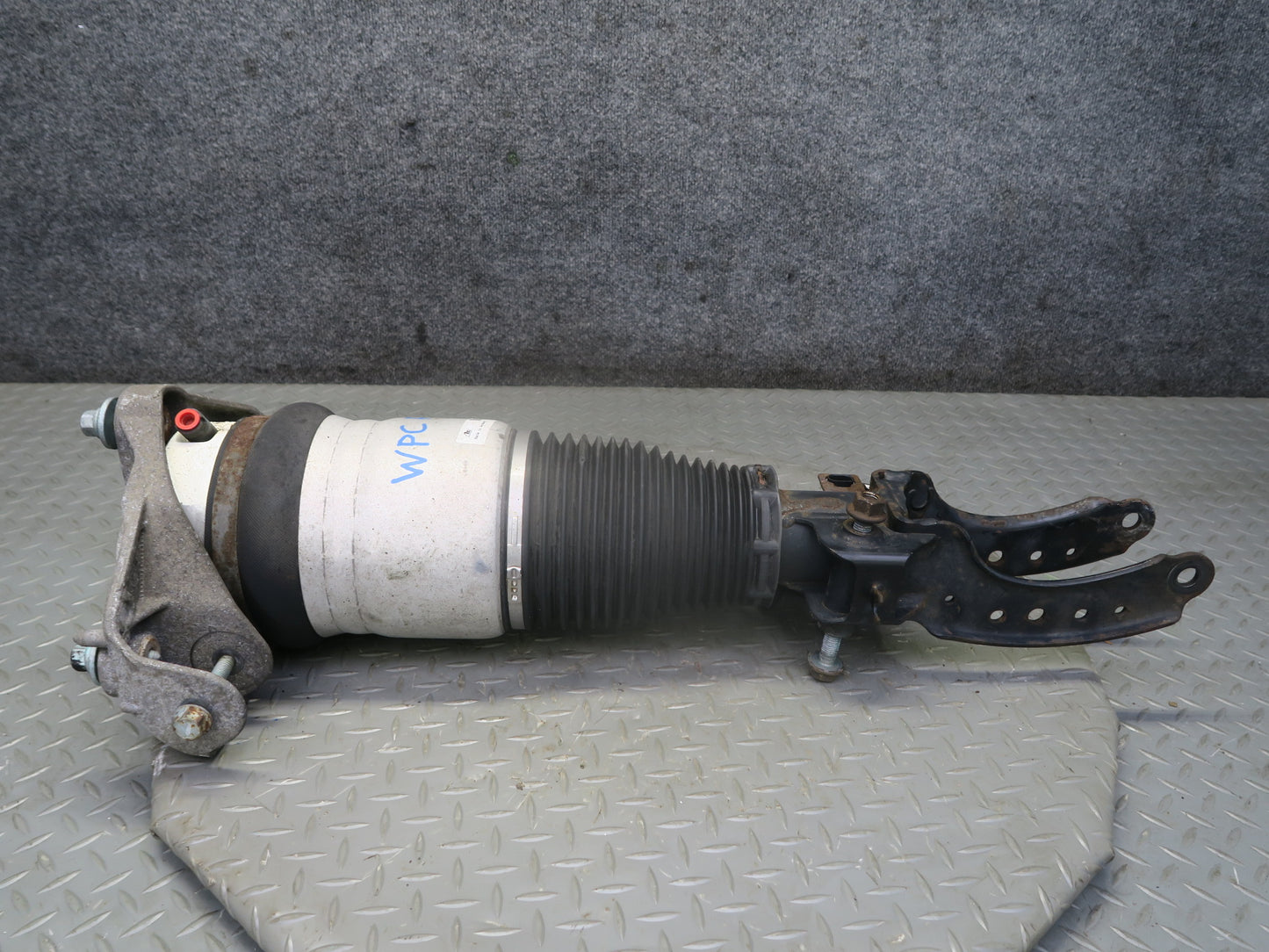 2003-2006 Porsche Cayenne 955 Turbo Front Left Air Strut Shock Absorber