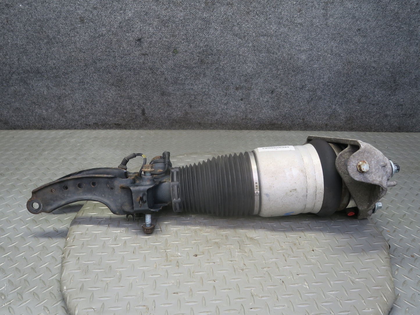 2003-2006 Porsche Cayenne 955 Turbo Front Left Air Strut Shock Absorber