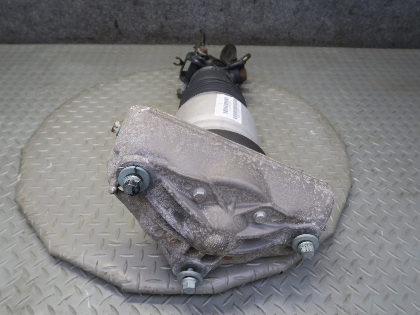 2003-2006 Porsche Cayenne 955 Turbo Front Left Air Strut Shock Absorber