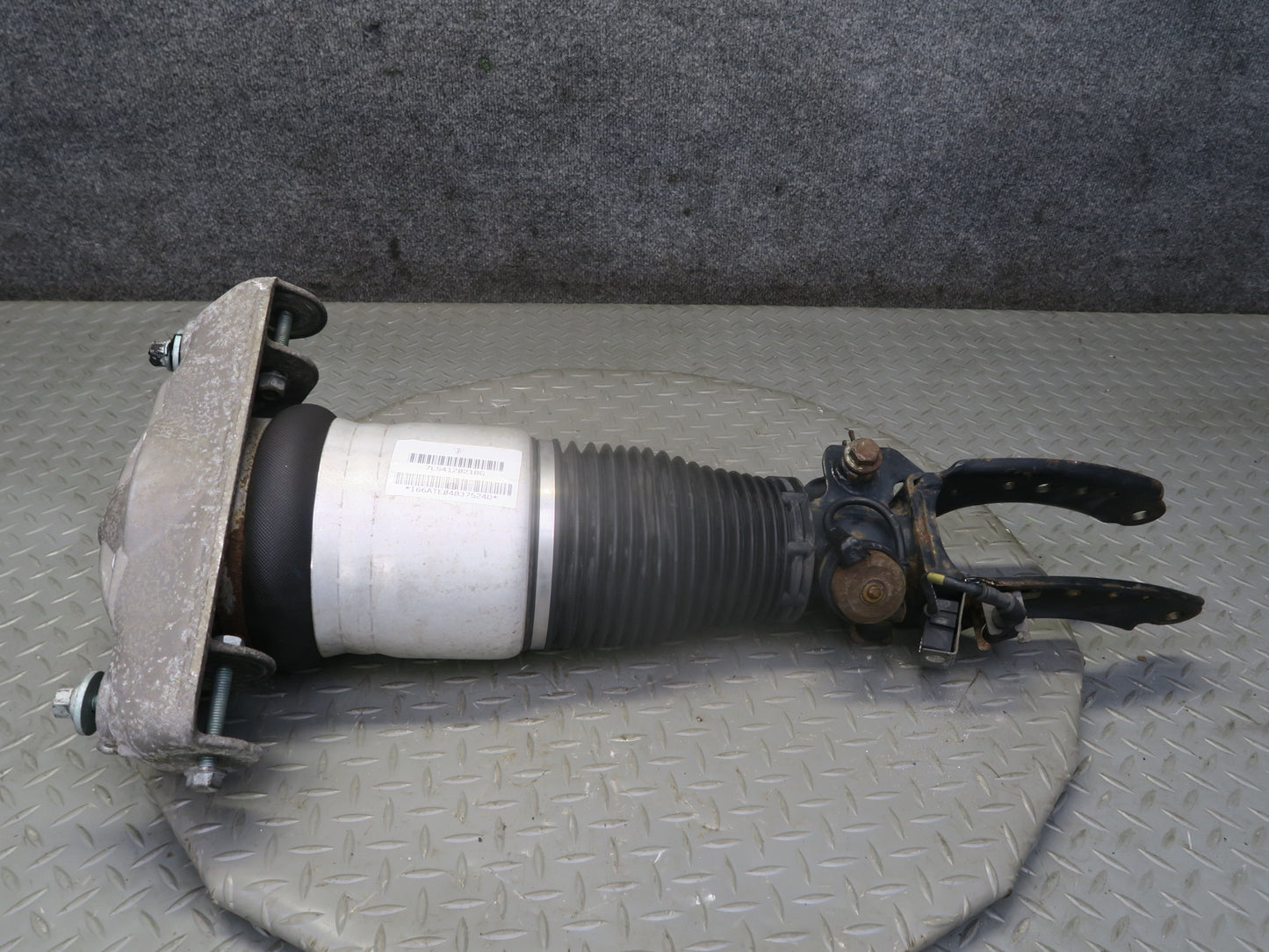 2003-2006 Porsche Cayenne 955 Turbo Front Left Air Strut Shock Absorber
