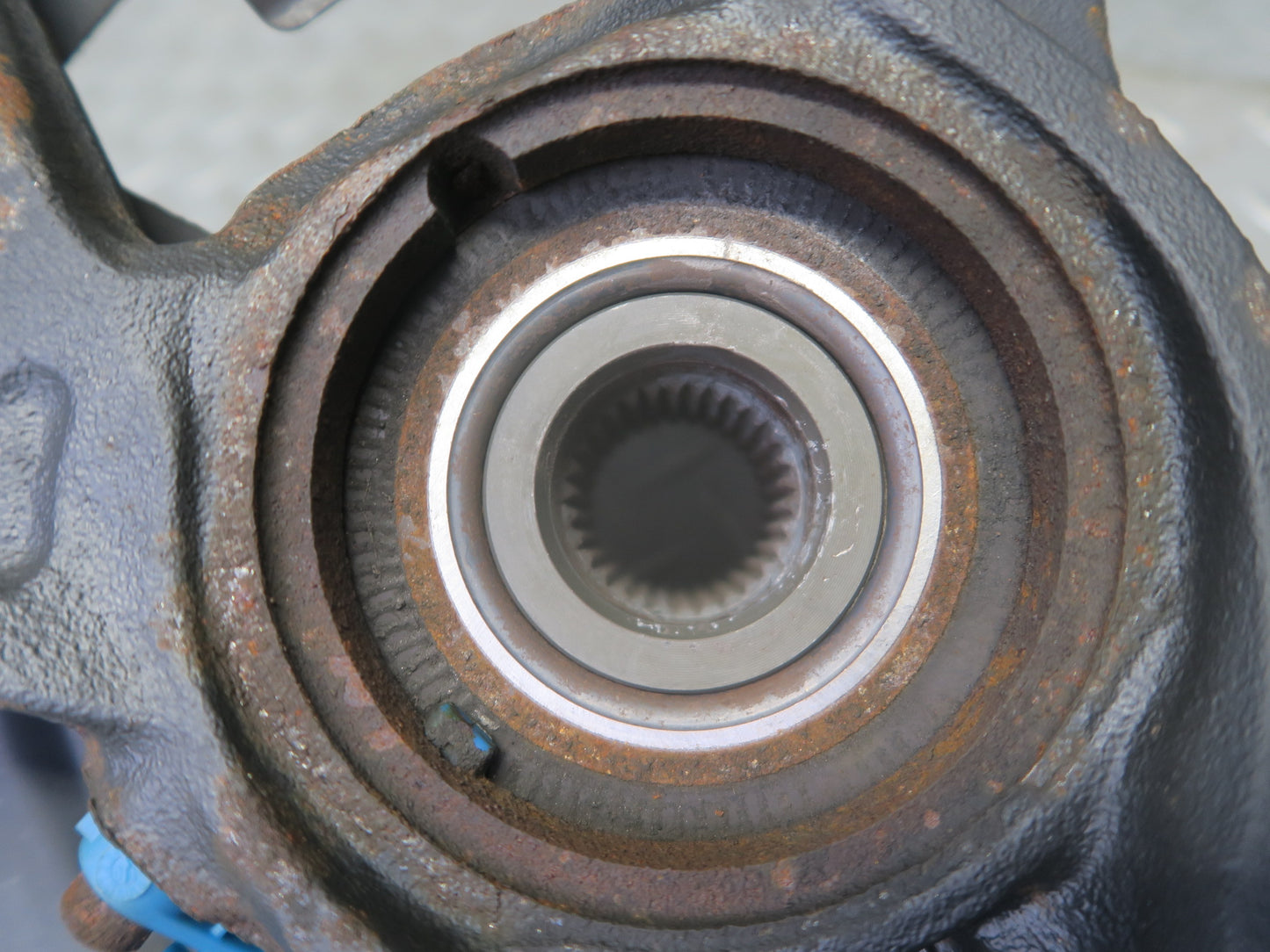 2003-2010 Porsche Cayenne 955 AWD Turbo Front Right Spindle Knuckle Wheel Hub
