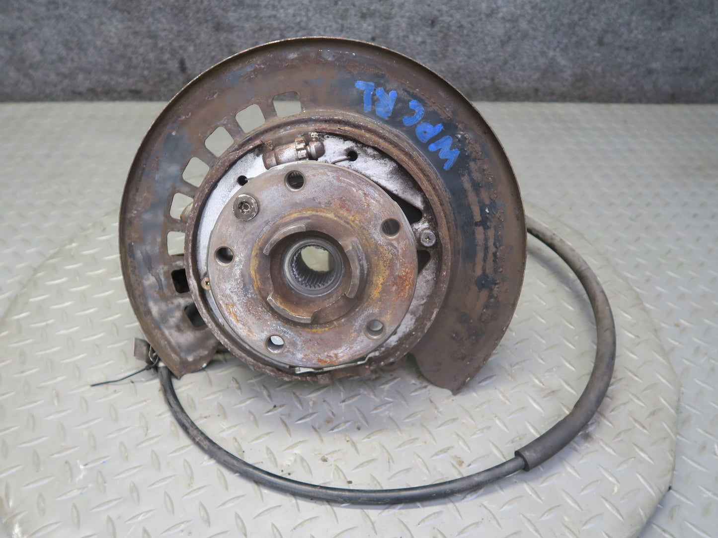 2003-2010 Porsche Cayenne 955 AWD Turbo Rear Left Spindle Knuckle Wheel Hub