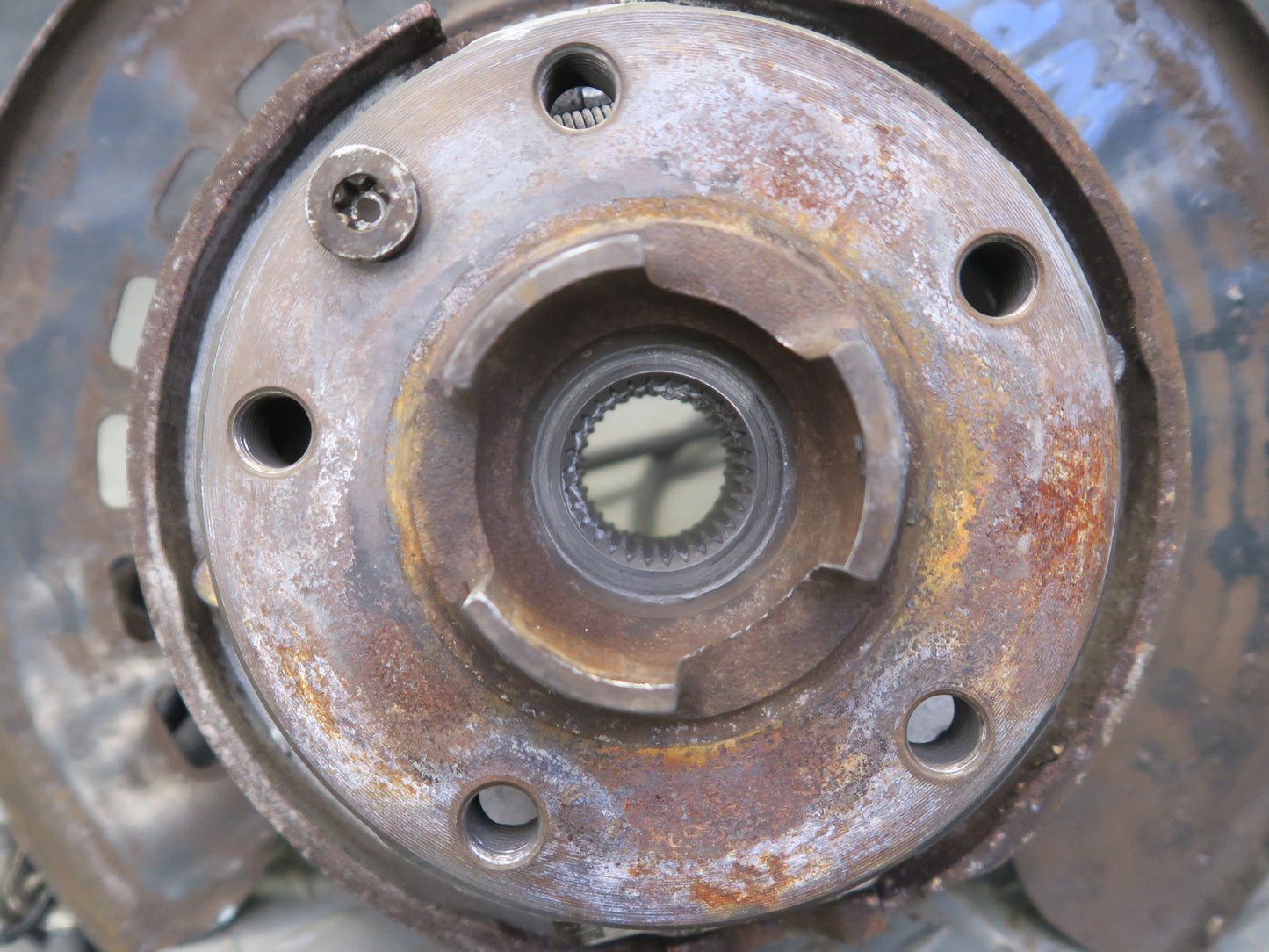 2003-2010 Porsche Cayenne 955 AWD Turbo Rear Left Spindle Knuckle Wheel Hub