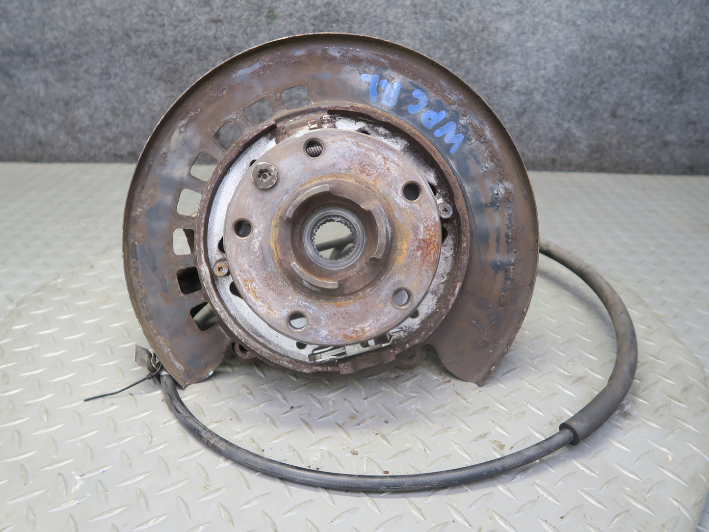 2003-2010 Porsche Cayenne 955 AWD Turbo Rear Left Spindle Knuckle Wheel Hub
