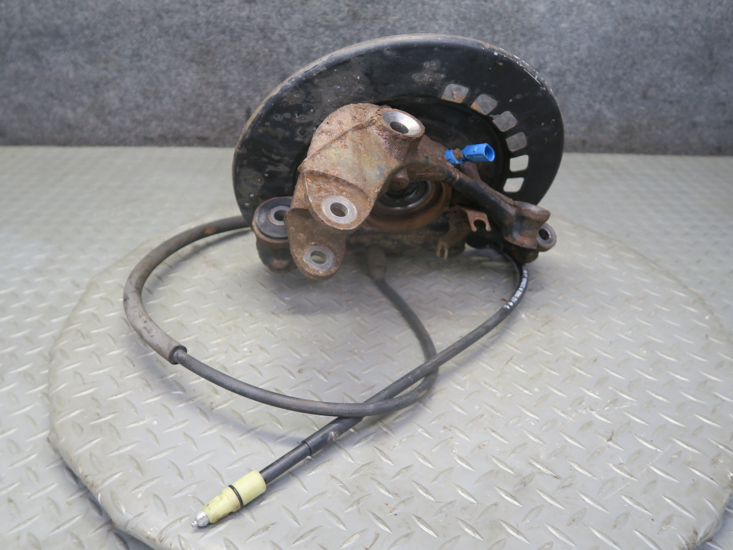 2003-2010 Porsche Cayenne 955 AWD Turbo Rear Left Spindle Knuckle Wheel Hub