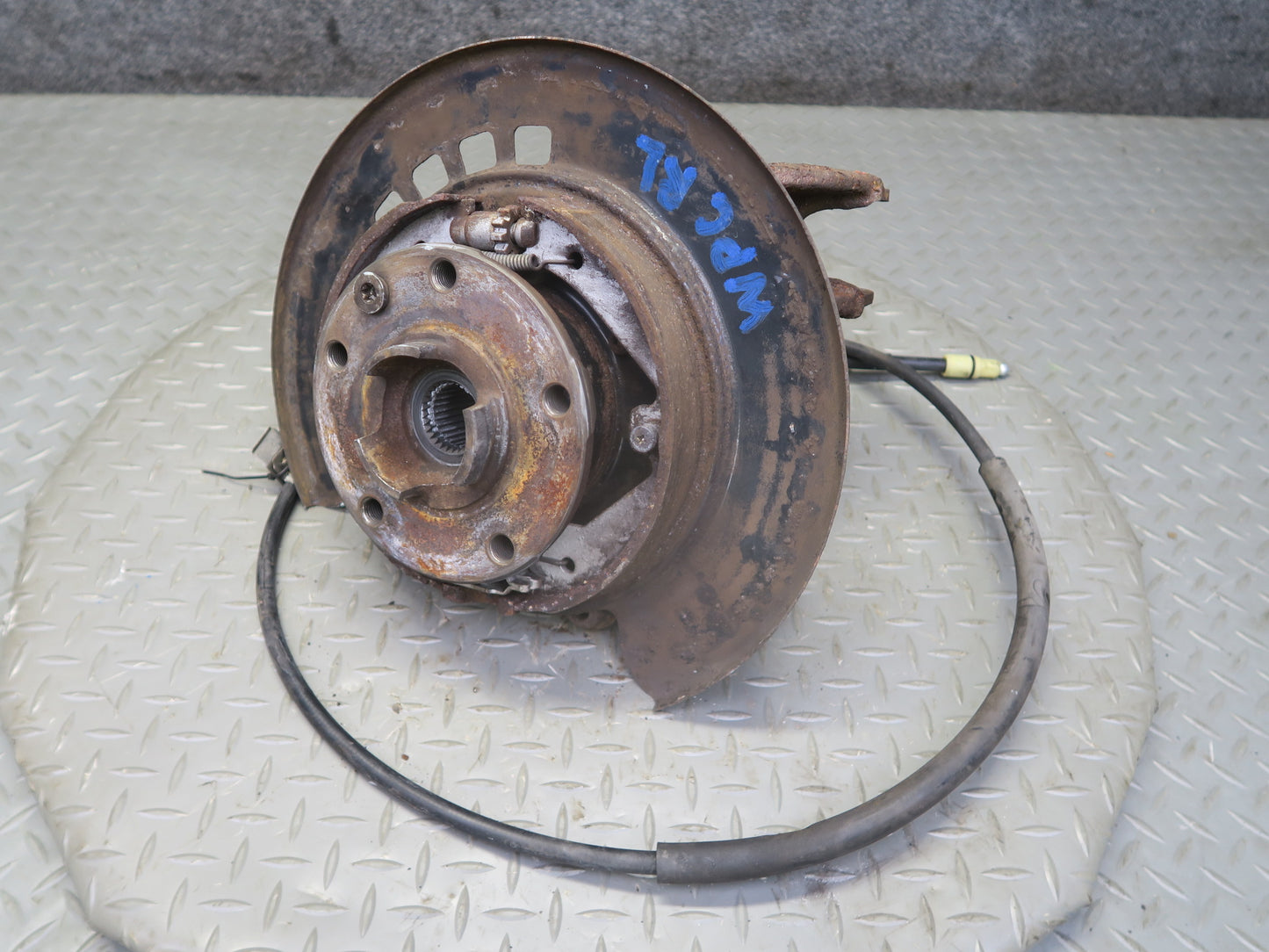 2003-2010 Porsche Cayenne 955 AWD Turbo Rear Left Spindle Knuckle Wheel Hub