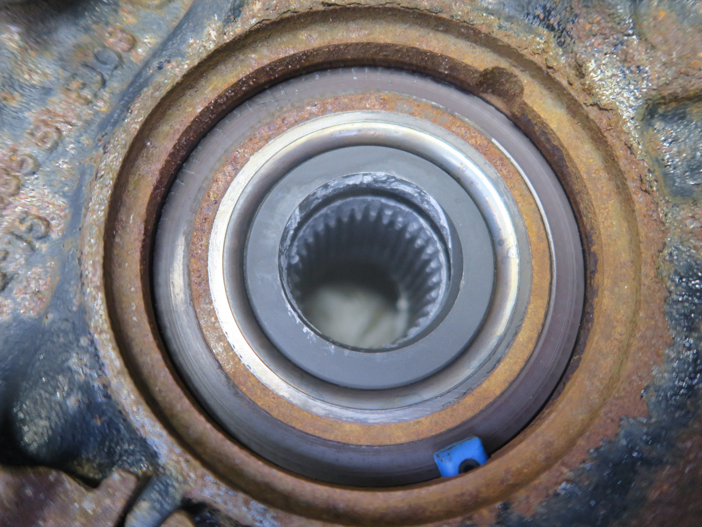 2003-2010 Porsche Cayenne 955 AWD Turbo Rear Left Spindle Knuckle Wheel Hub