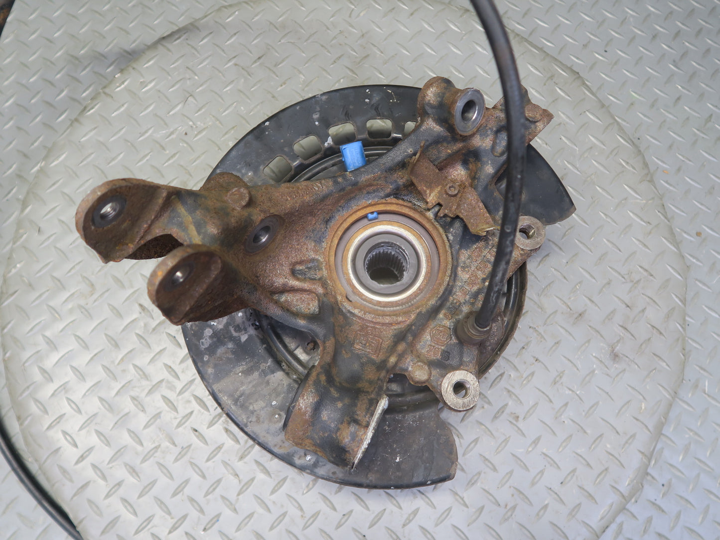 2003-2010 Porsche Cayenne 955 AWD Turbo Rear Left Spindle Knuckle Wheel Hub