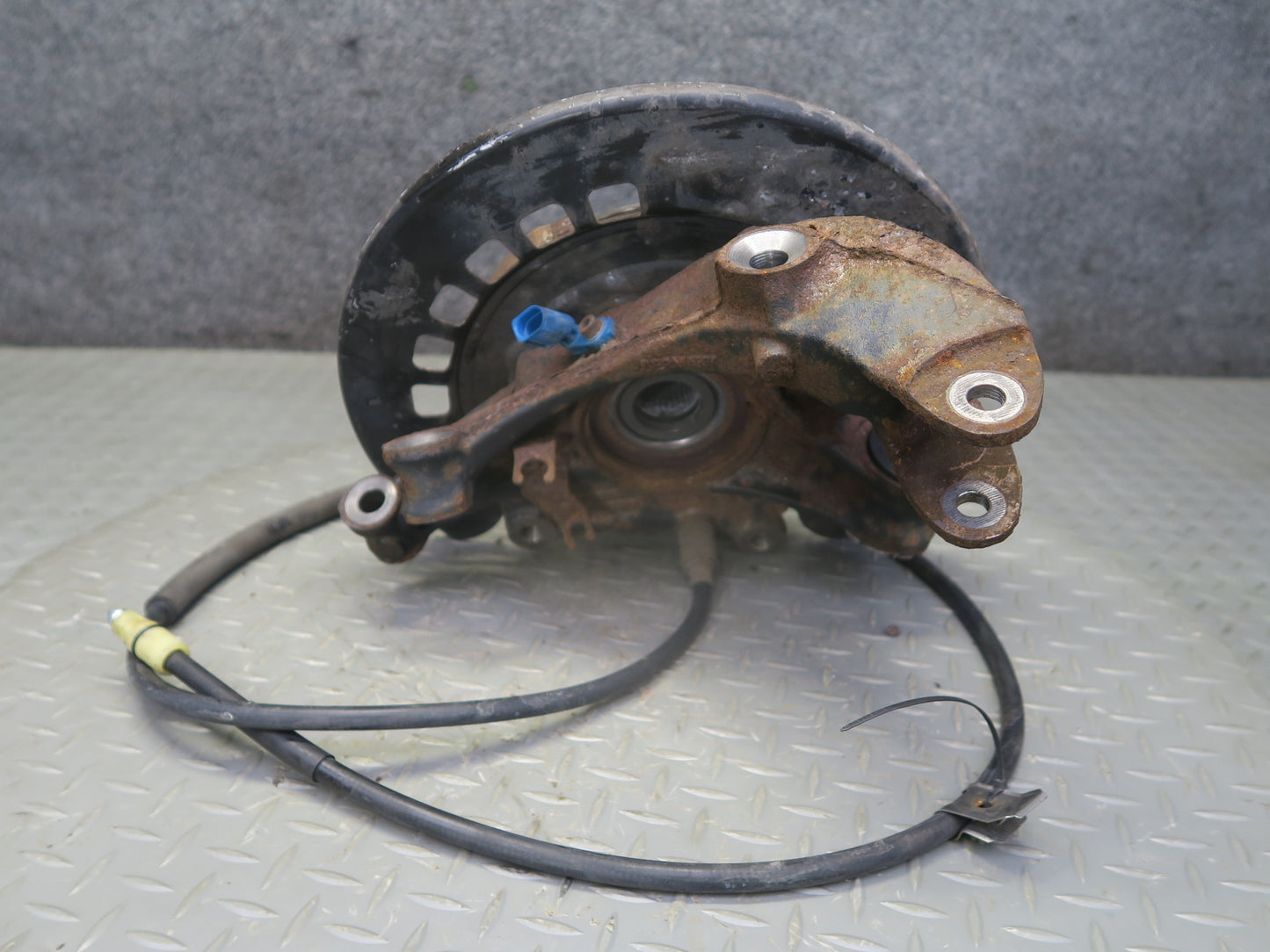 2003-2010 Porsche Cayenne 955 AWD Turbo Rear Right Spindle Knuckle Wheel Hub