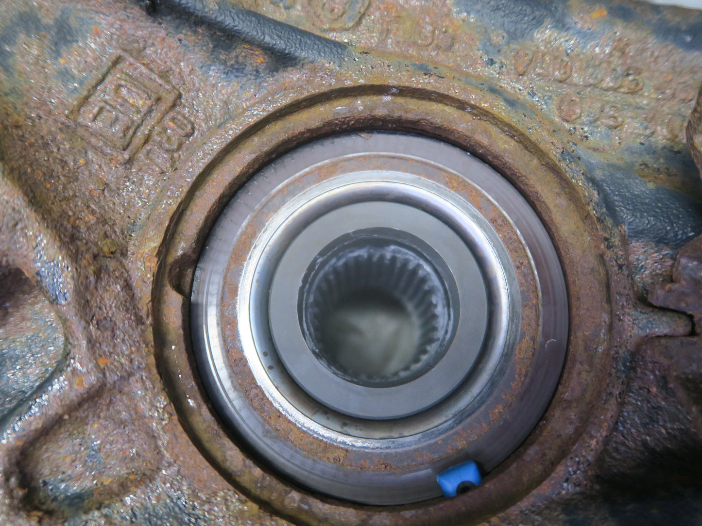 2003-2010 Porsche Cayenne 955 AWD Turbo Rear Right Spindle Knuckle Wheel Hub
