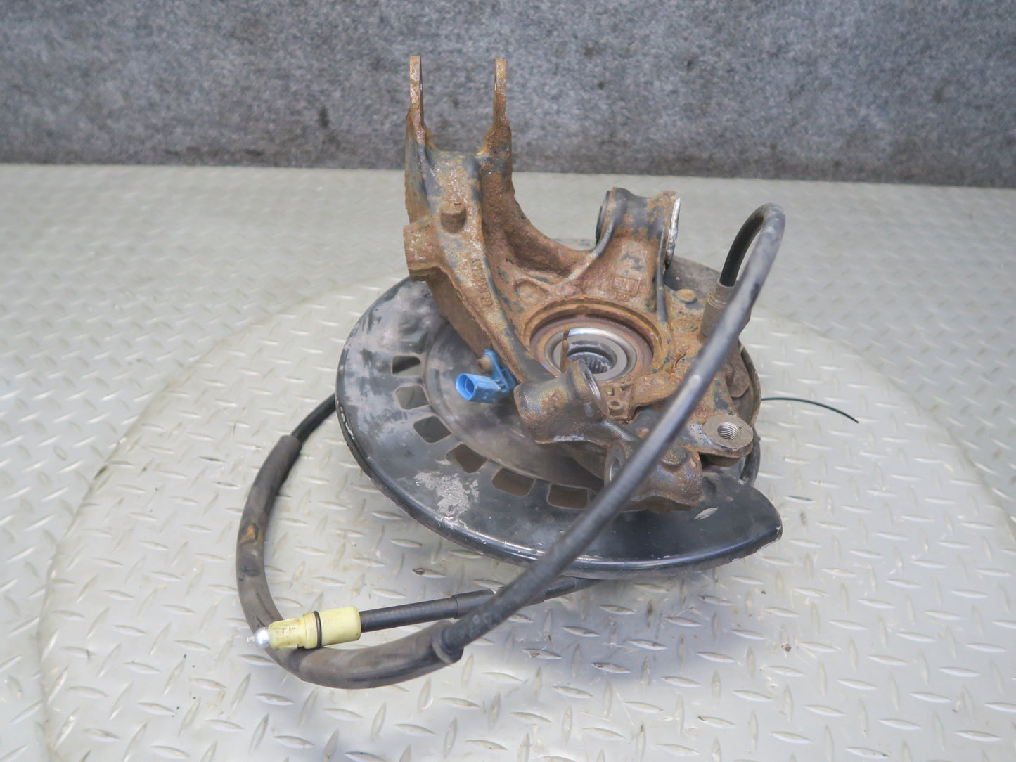 2003-2010 Porsche Cayenne 955 AWD Turbo Rear Right Spindle Knuckle Wheel Hub
