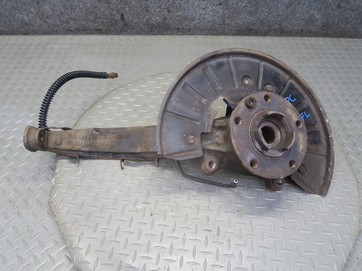 2003-2010 Porsche Cayenne 955 AWD Turbo Front Left Spindle Knuckle Wheel Hub