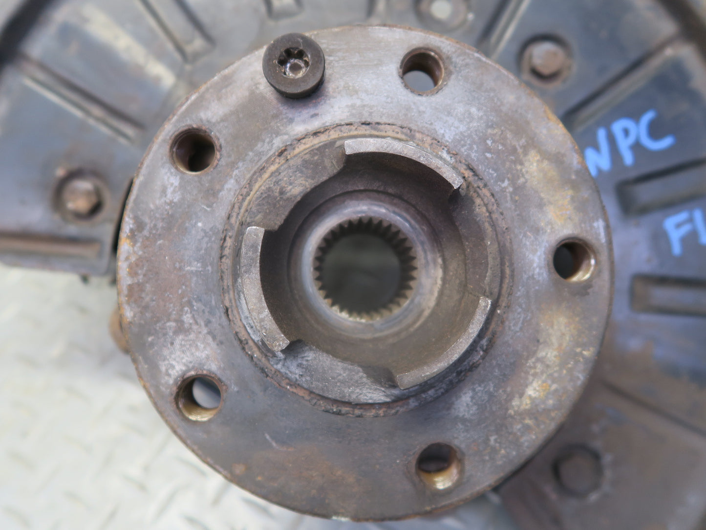 2003-2010 Porsche Cayenne 955 AWD Turbo Front Left Spindle Knuckle Wheel Hub