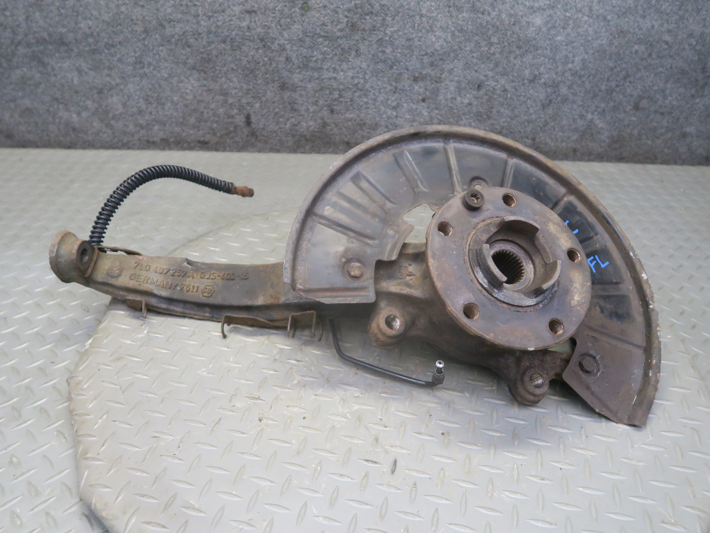 2003-2010 Porsche Cayenne 955 AWD Turbo Front Left Spindle Knuckle Wheel Hub
