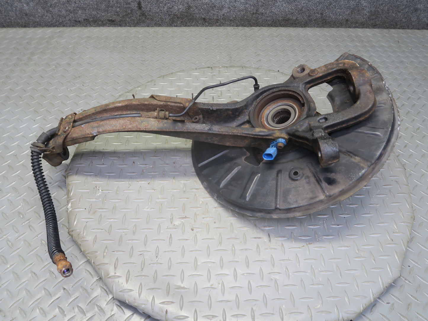 2003-2010 Porsche Cayenne 955 AWD Turbo Front Left Spindle Knuckle Wheel Hub