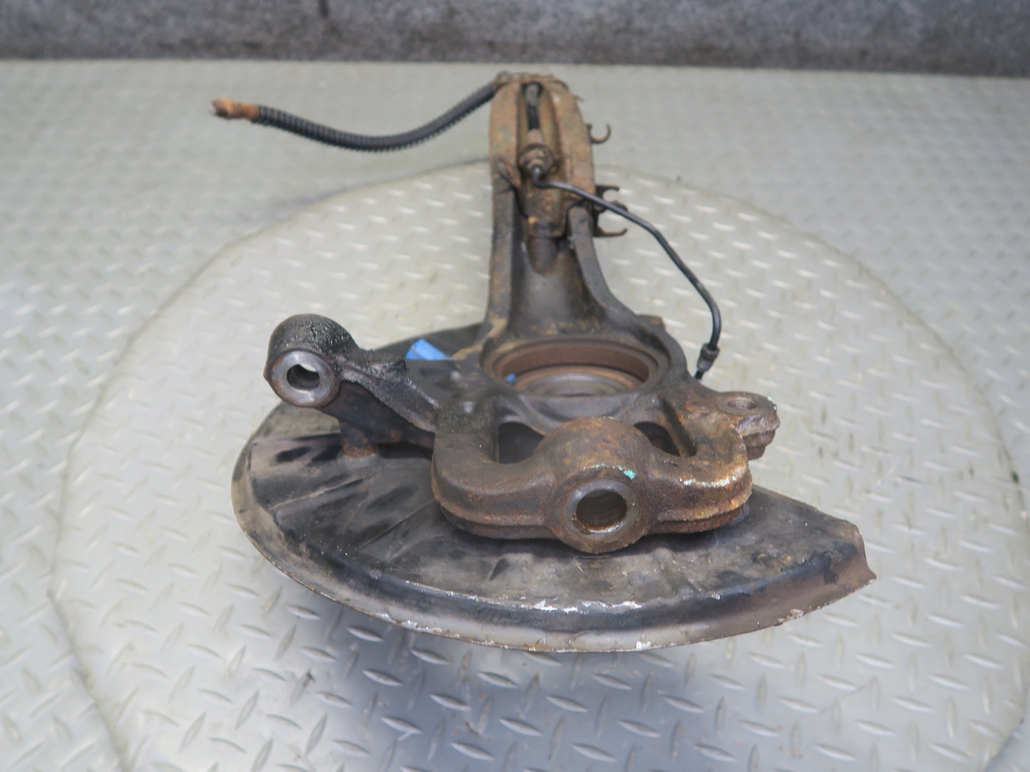 2003-2010 Porsche Cayenne 955 AWD Turbo Front Left Spindle Knuckle Wheel Hub