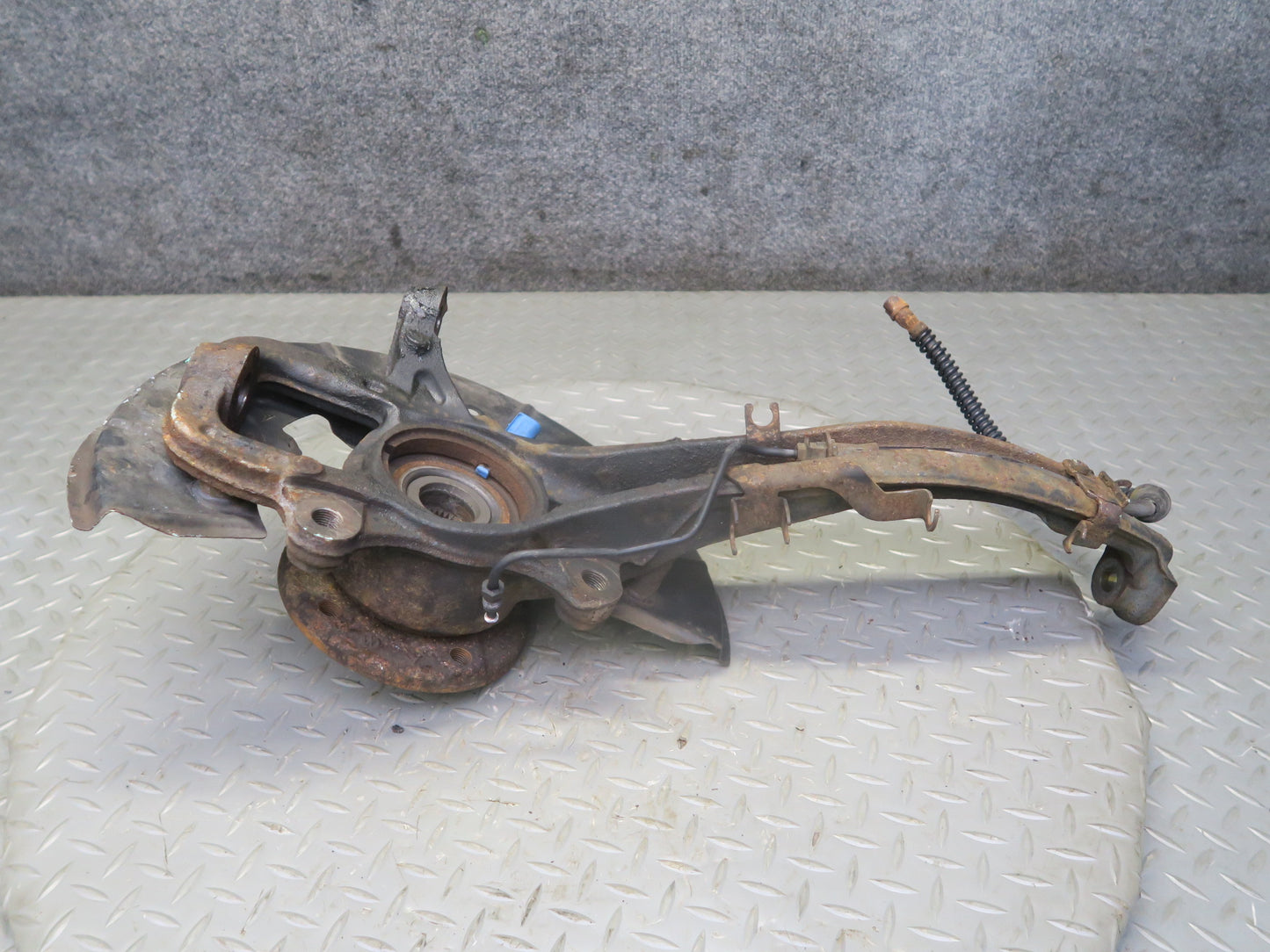 2003-2010 Porsche Cayenne 955 AWD Turbo Front Left Spindle Knuckle Wheel Hub