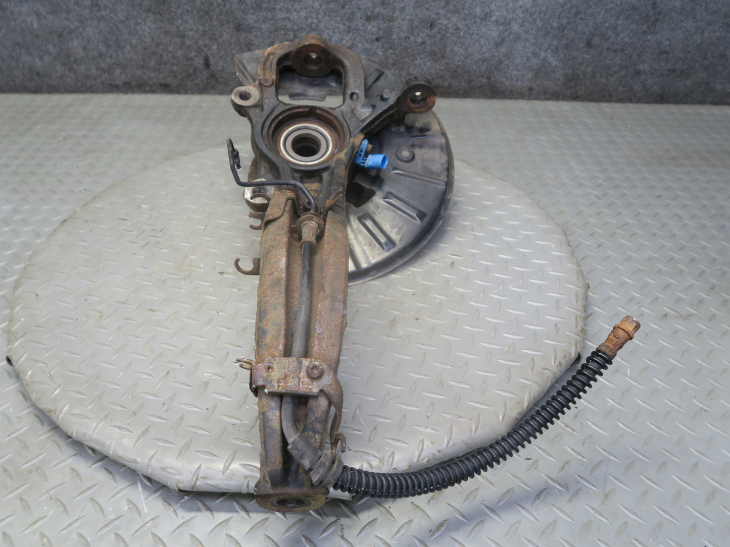 2003-2010 Porsche Cayenne 955 AWD Turbo Front Left Spindle Knuckle Wheel Hub