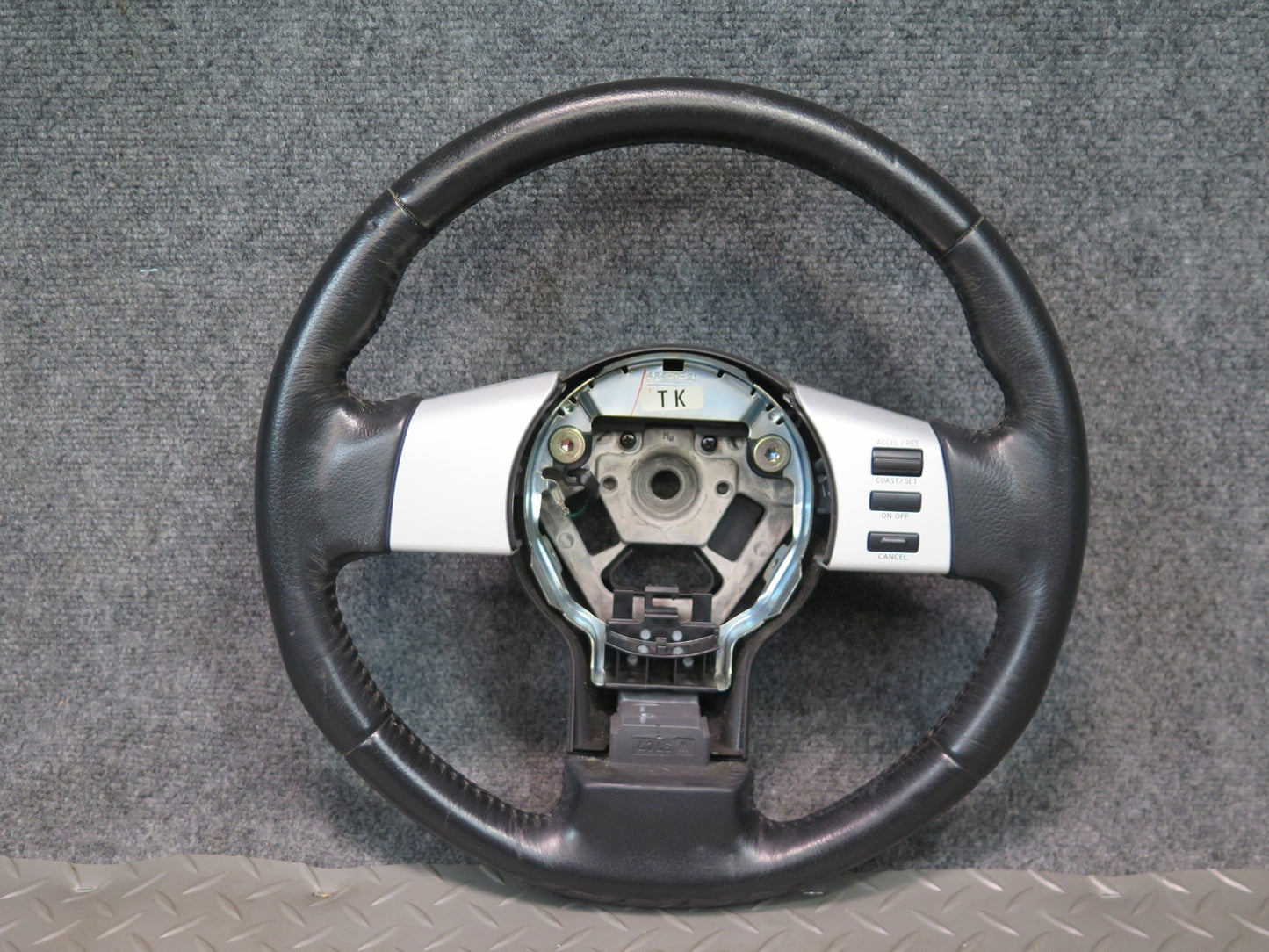 04-05 Nissan 350Z Z33 Convert Multifunction Leather Steering w Cruise Black OEM