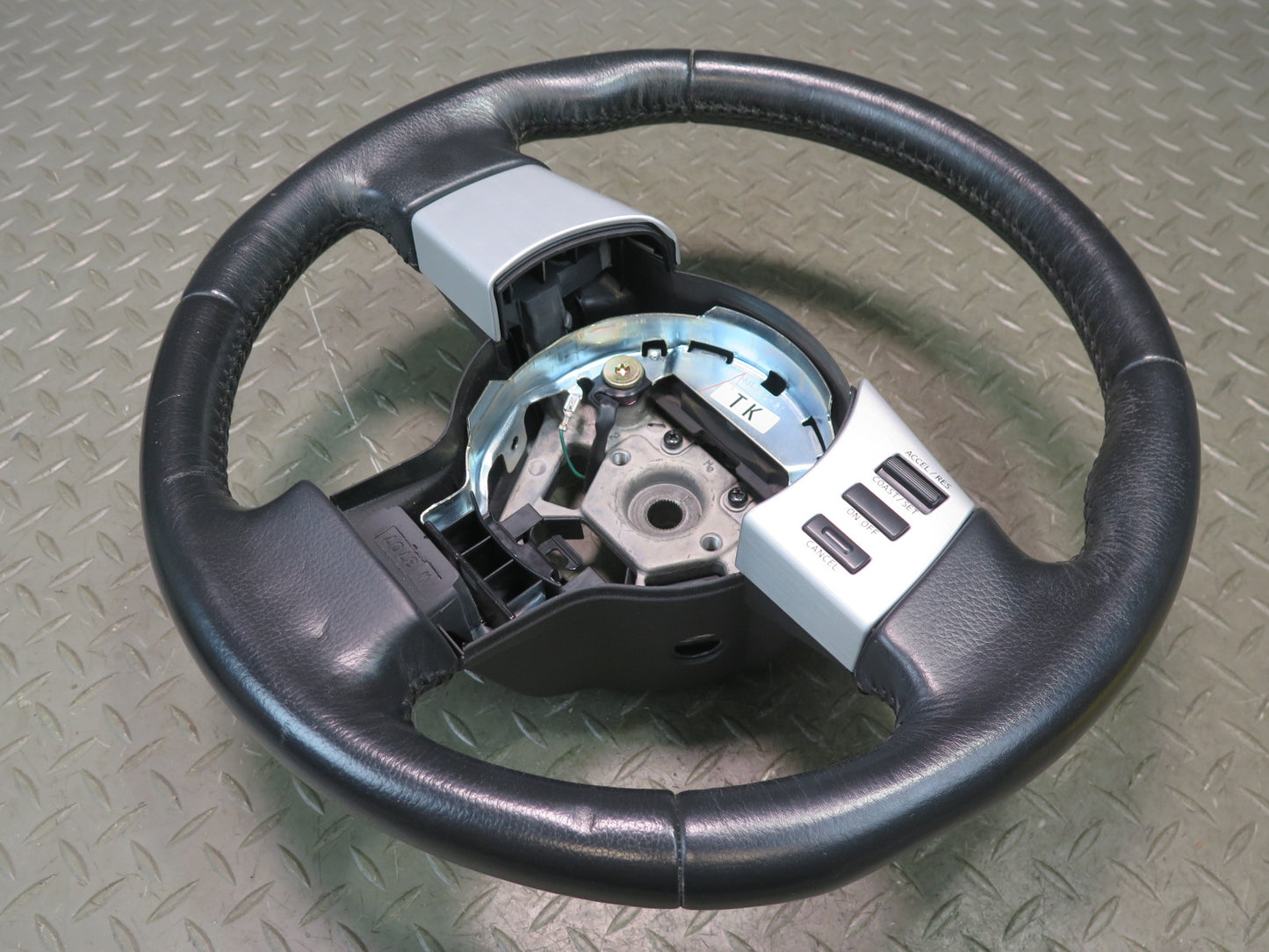04-05 Nissan 350Z Z33 Convert Multifunction Leather Steering w Cruise Black OEM
