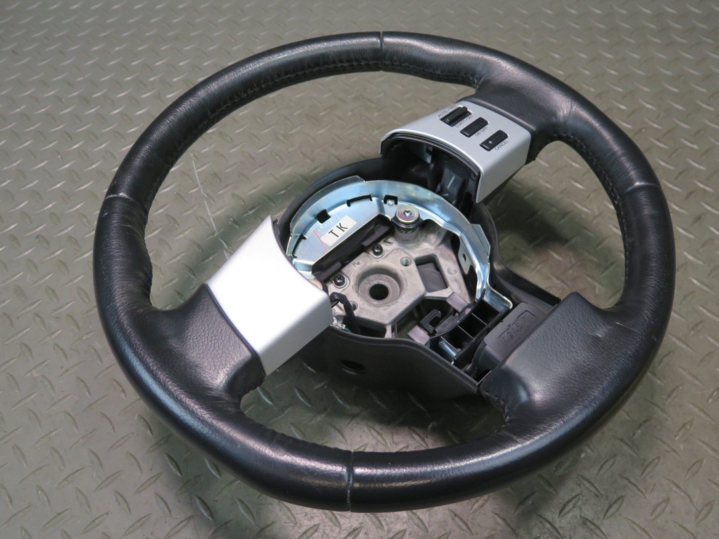 04-05 Nissan 350Z Z33 Convert Multifunction Leather Steering w Cruise Black OEM