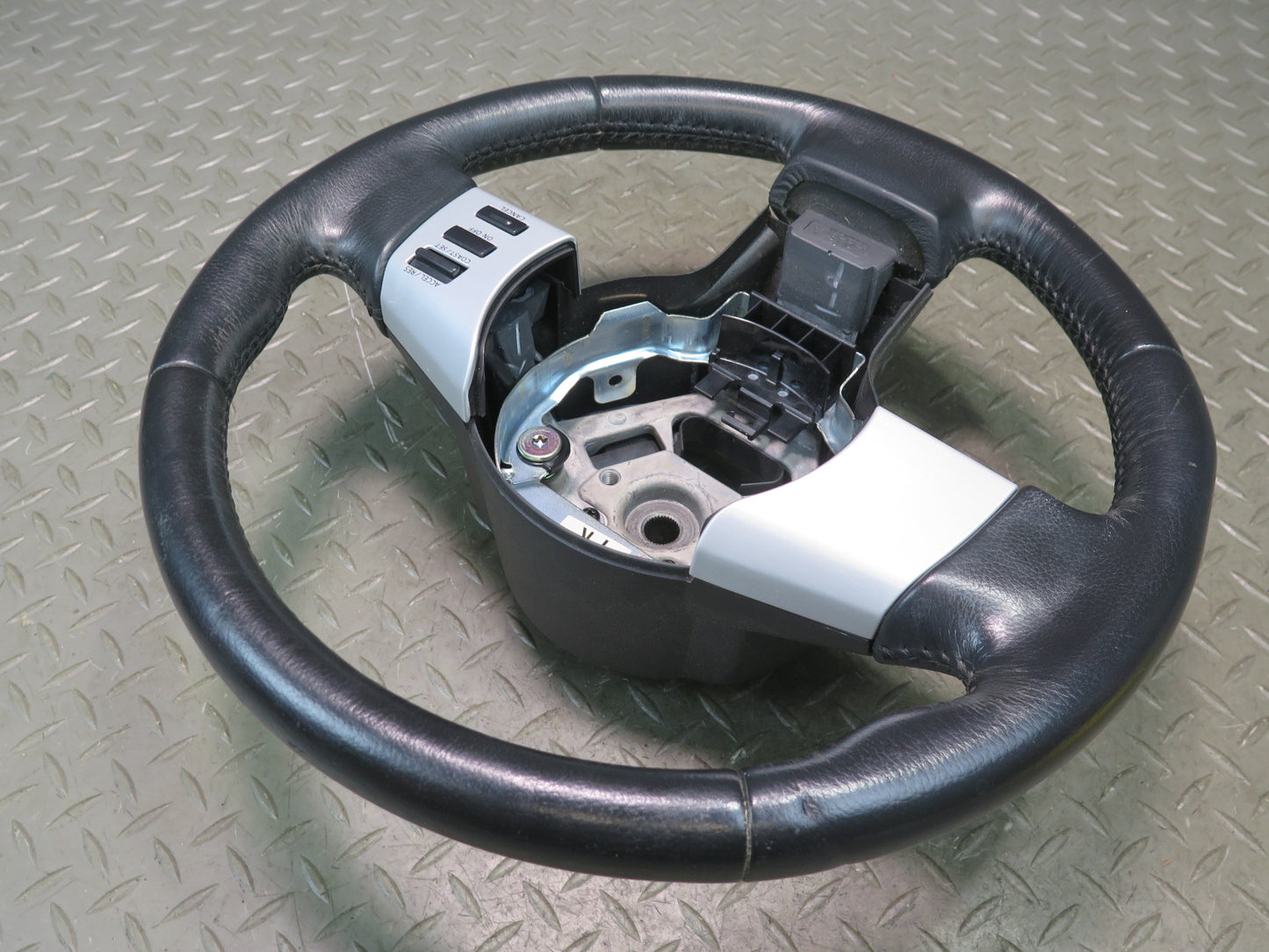 04-05 Nissan 350Z Z33 Convert Multifunction Leather Steering w Cruise Black OEM