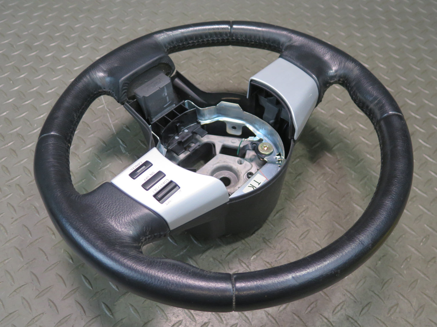 04-05 Nissan 350Z Z33 Convert Multifunction Leather Steering w Cruise Black OEM