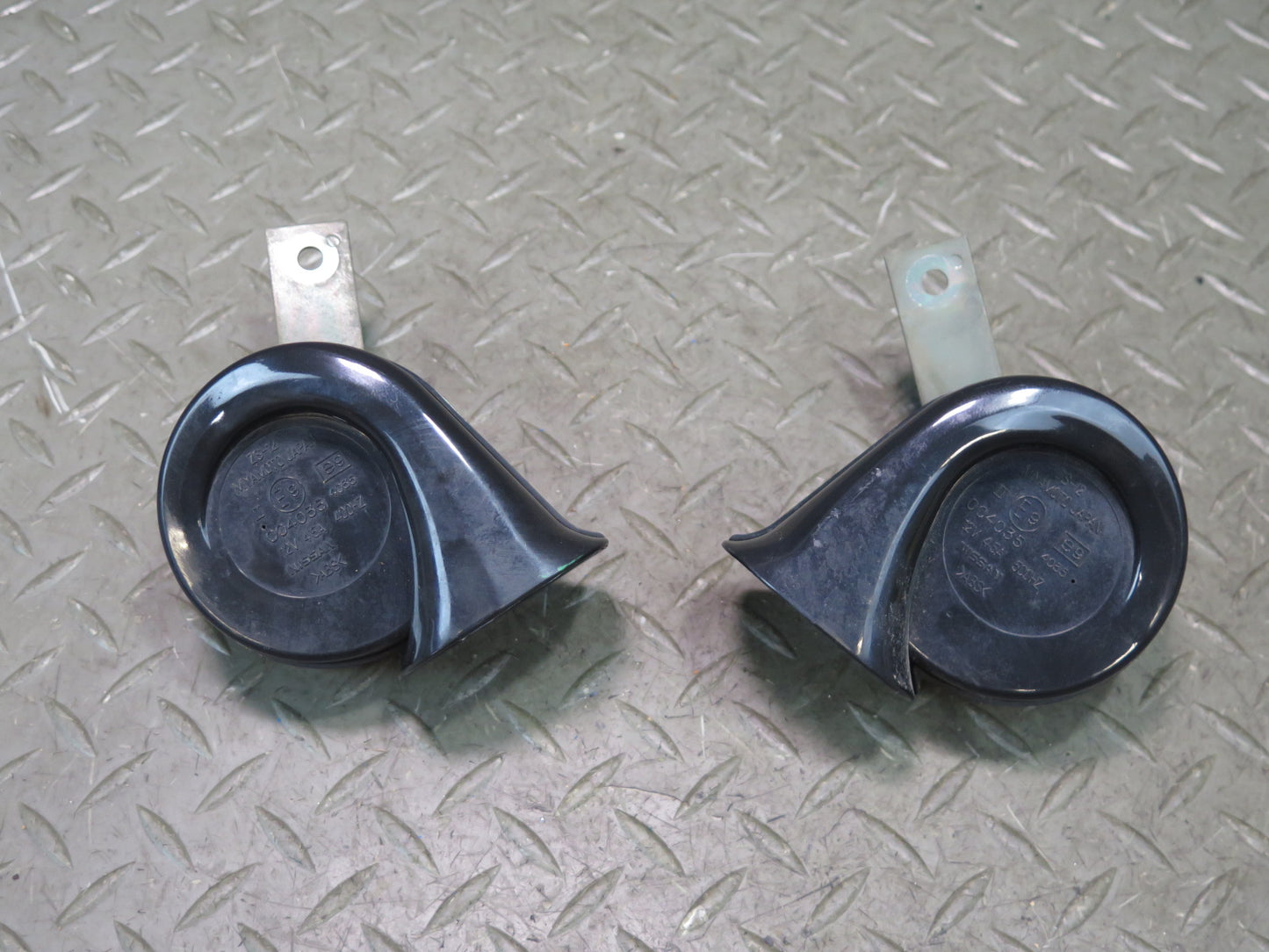 03-09 Nissan 350Z Z33 Set of 2 High & Low Tone Horn Signal OEM