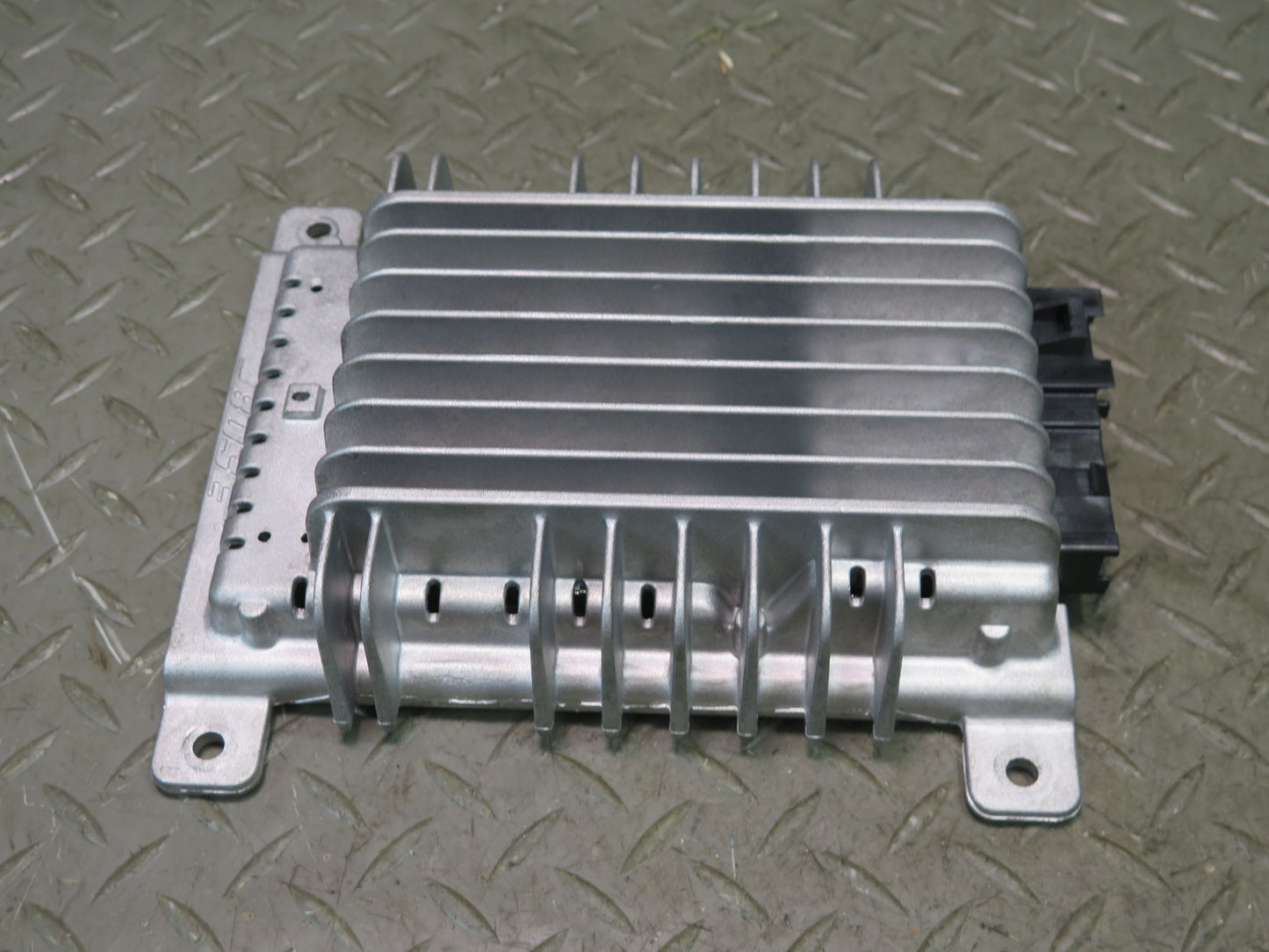 04-05 Nissan 350Z Z33 Convertible Bose Radio Stereo AMP Amplifier Module OEM