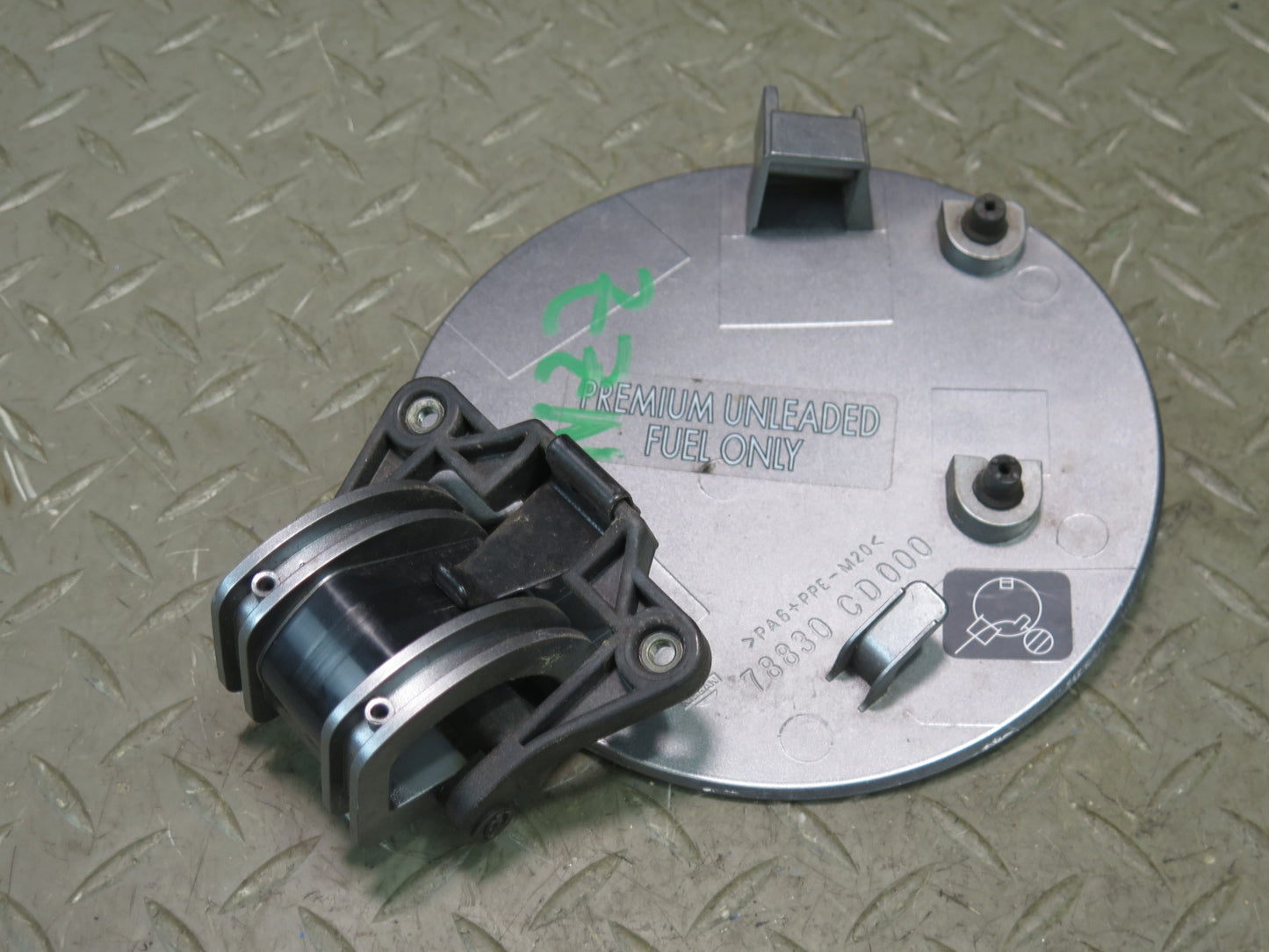 04-09 Nissan Z33 350Z Convert Fuel Tank Filler Door Lid Cover 78830-CD000 OEM