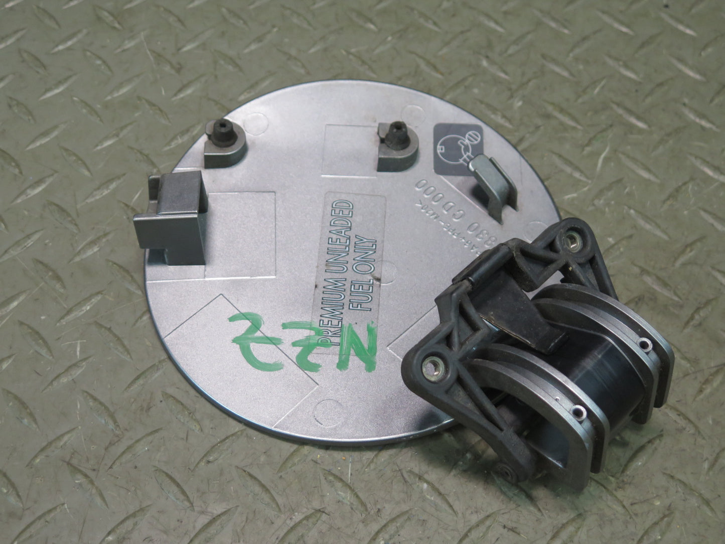04-09 Nissan Z33 350Z Convert Fuel Tank Filler Door Lid Cover 78830-CD000 OEM