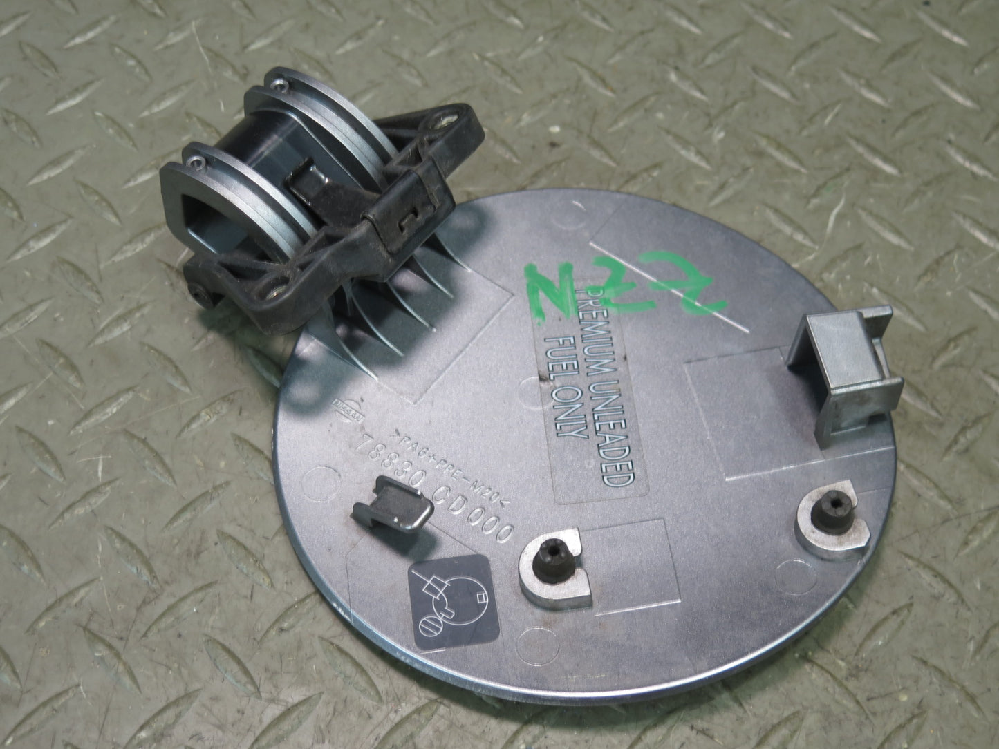 04-09 Nissan Z33 350Z Convert Fuel Tank Filler Door Lid Cover 78830-CD000 OEM