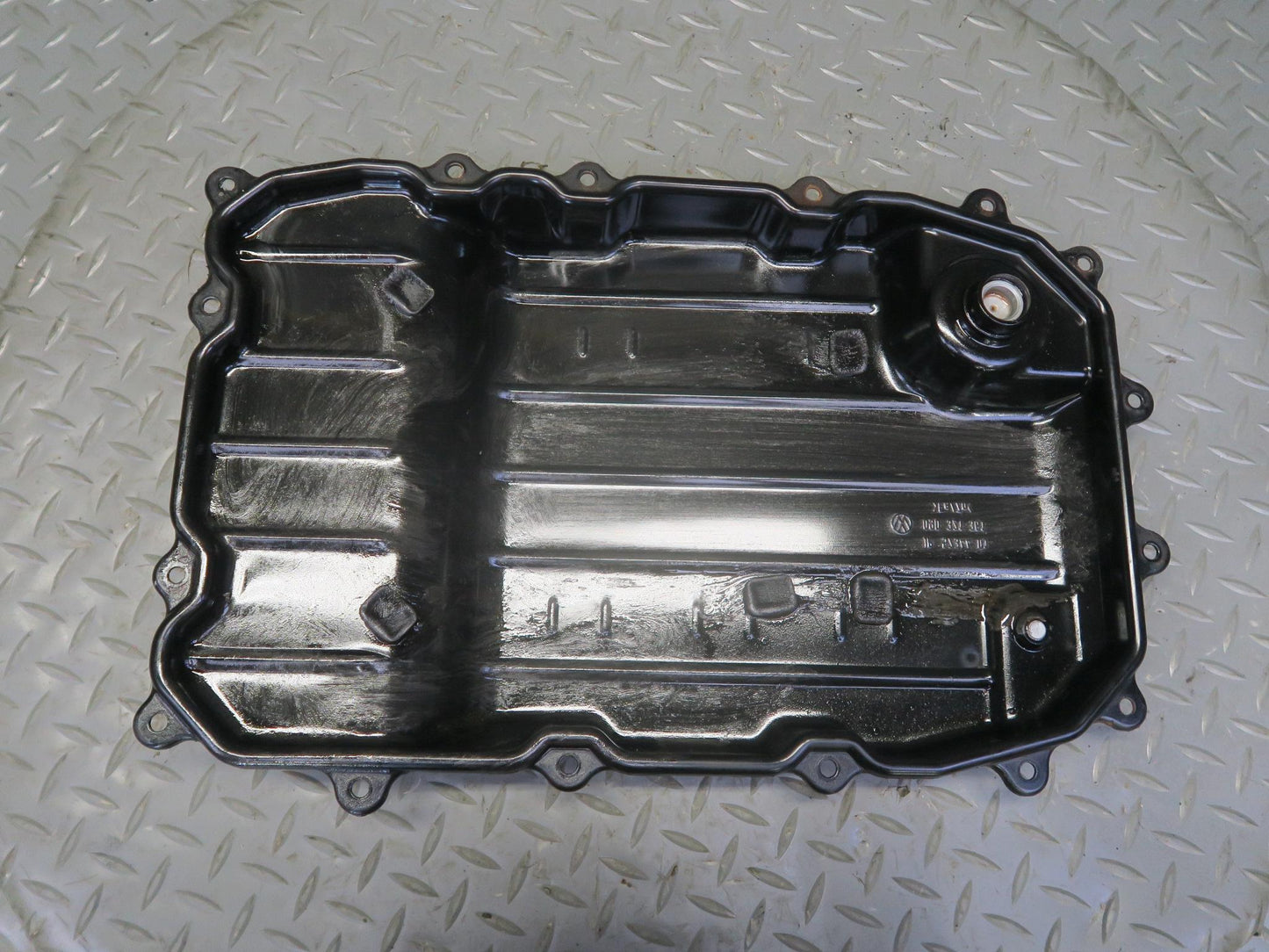 2003-2010 Porsche Cayenne 955 Automatic Transmission Oil Pan 09D321361