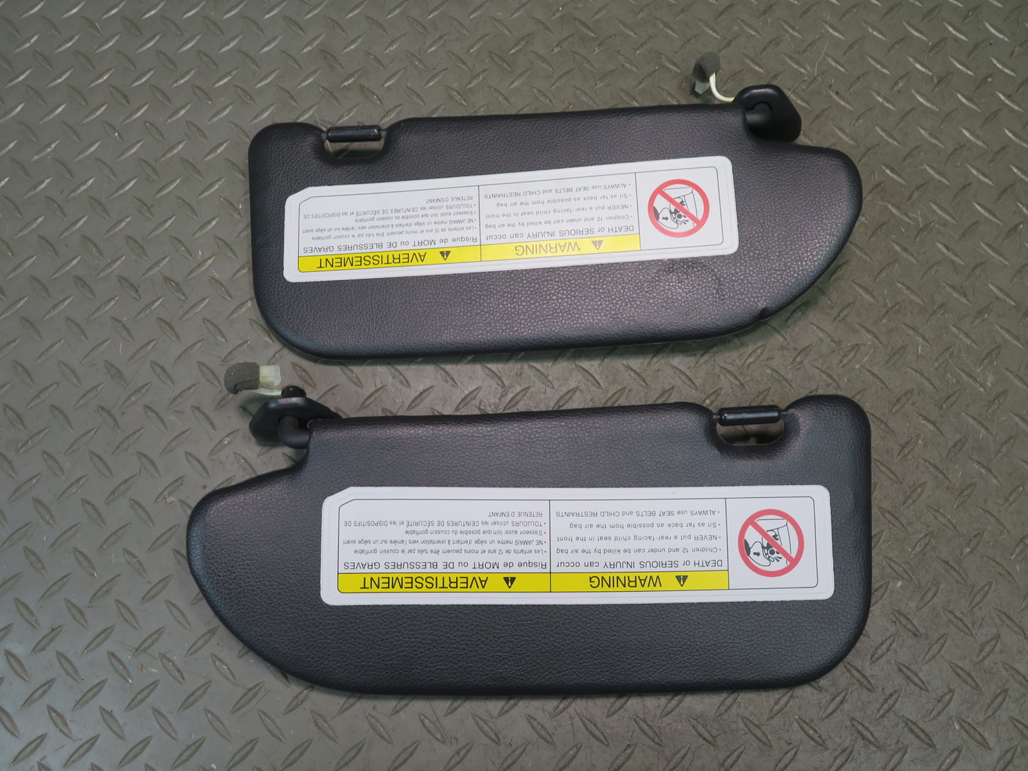 04-05 Nissan Z33 350Z Convertible Set of 2 Front Left & Right Sun Visor OEM