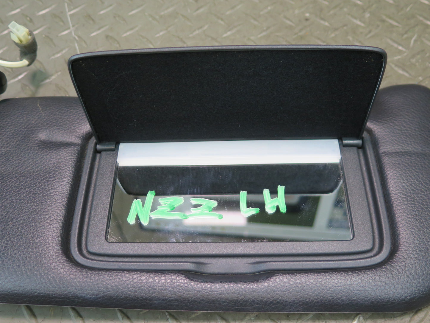 04-05 Nissan Z33 350Z Convertible Set of 2 Front Left & Right Sun Visor OEM